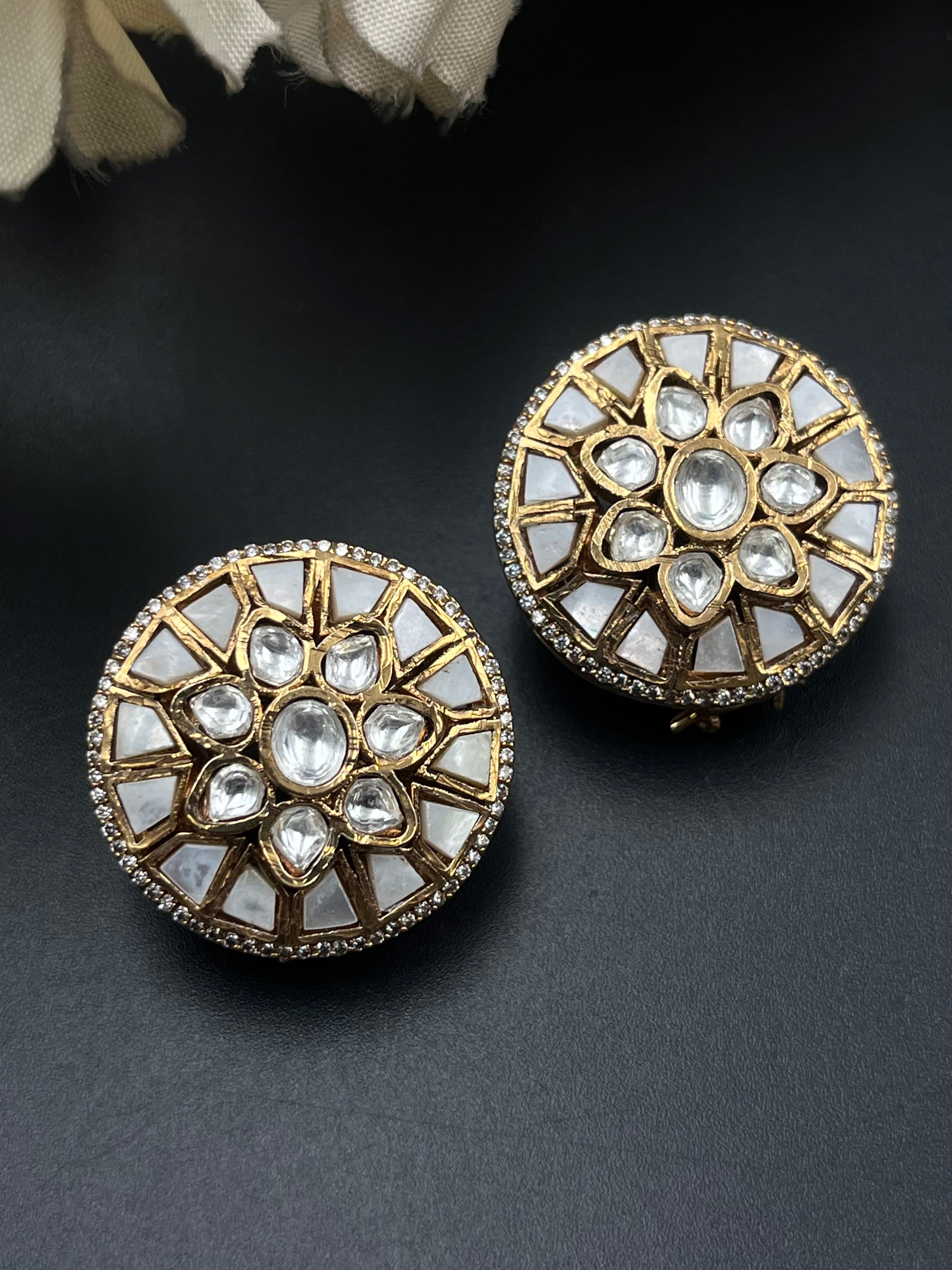 TIYA EARRING