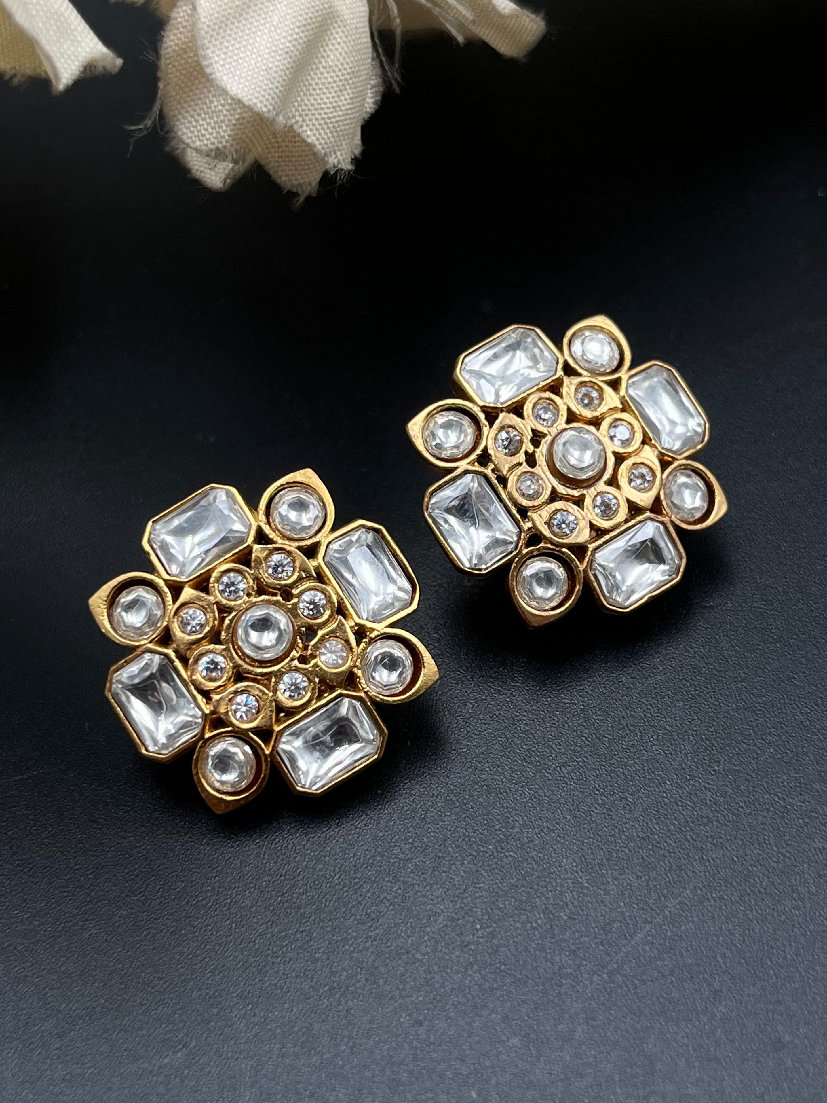 DIYO EARRING