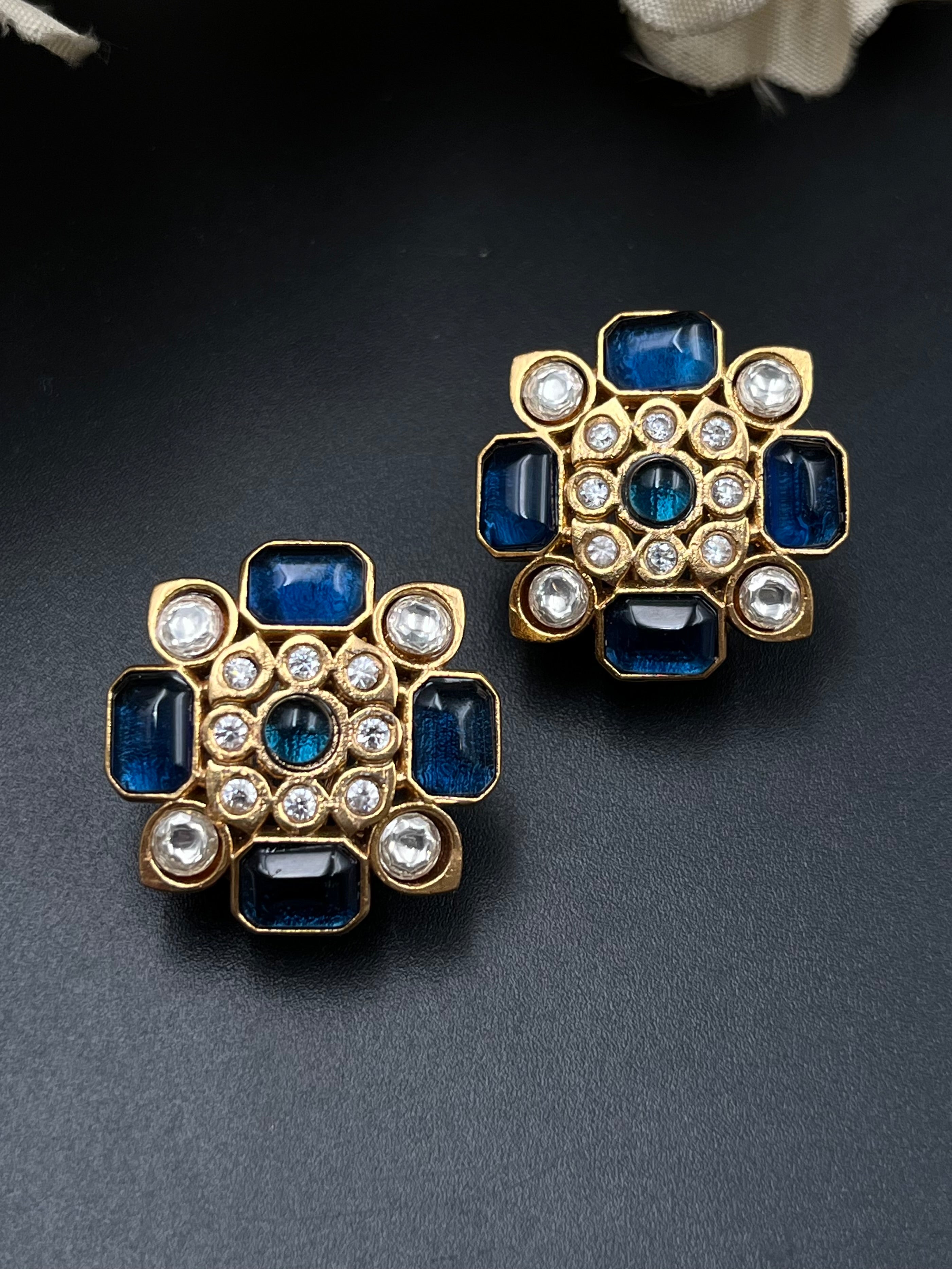 DIYO EARRING