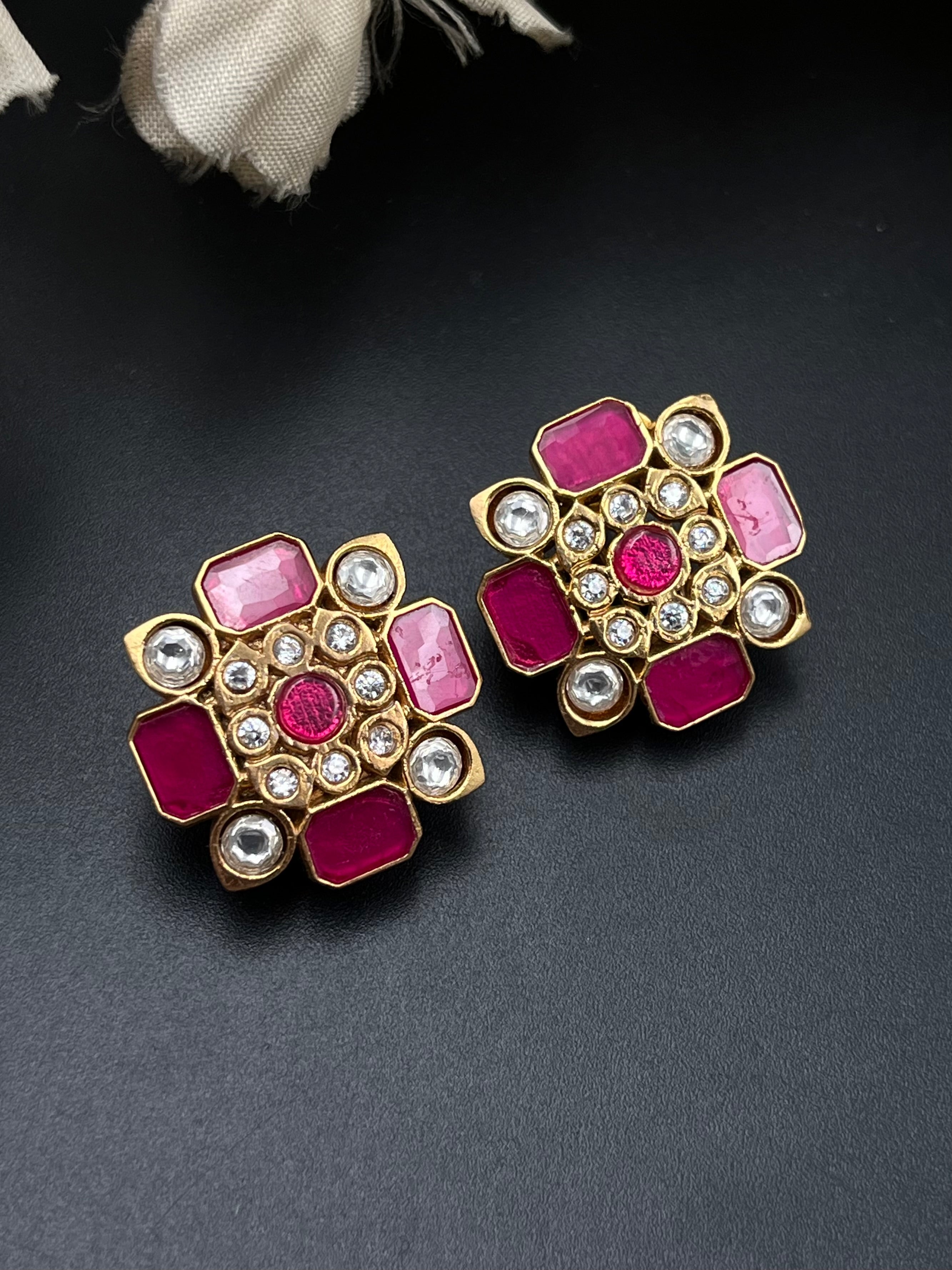 DIYO EARRING