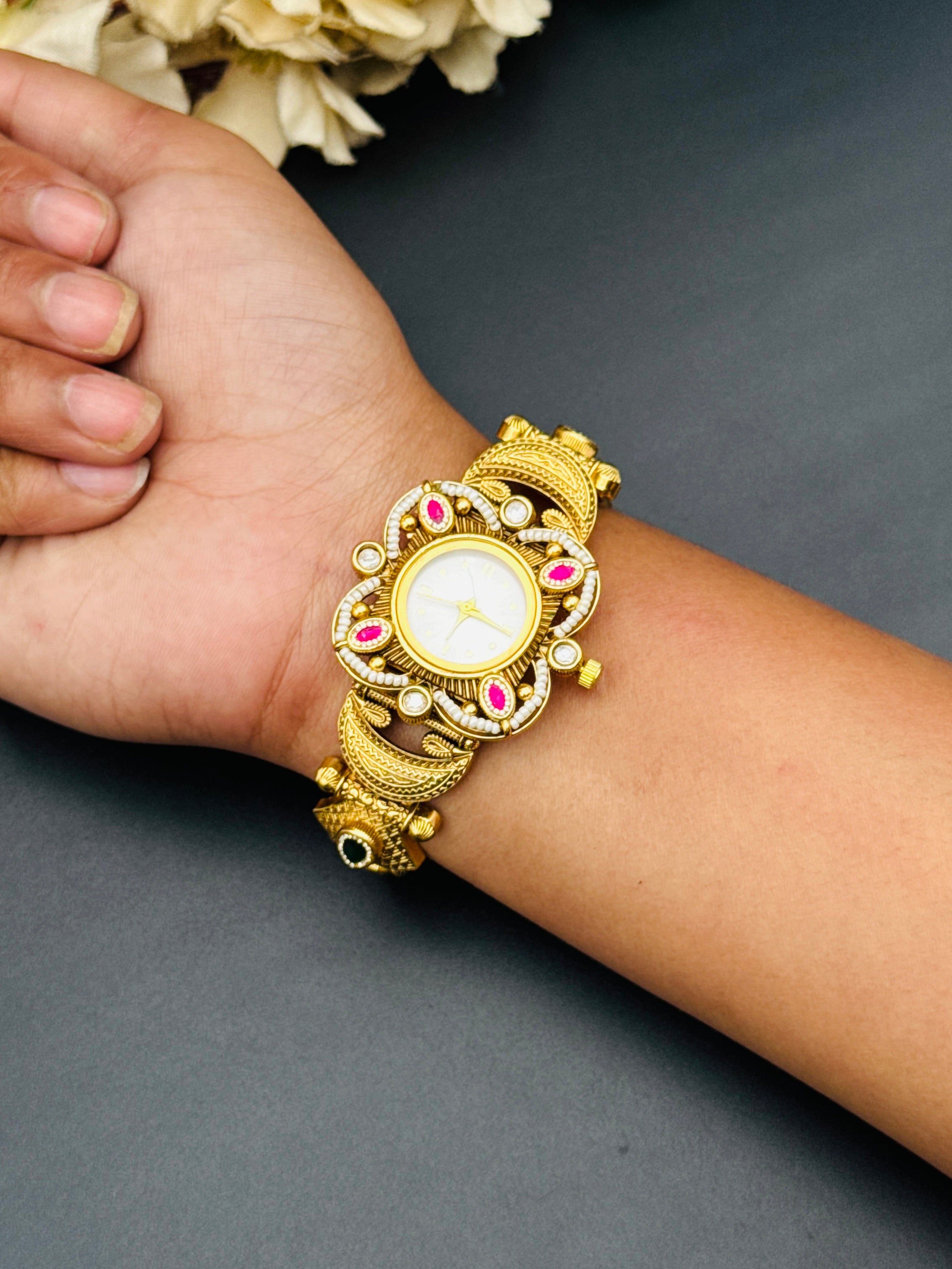 AURA WATCH