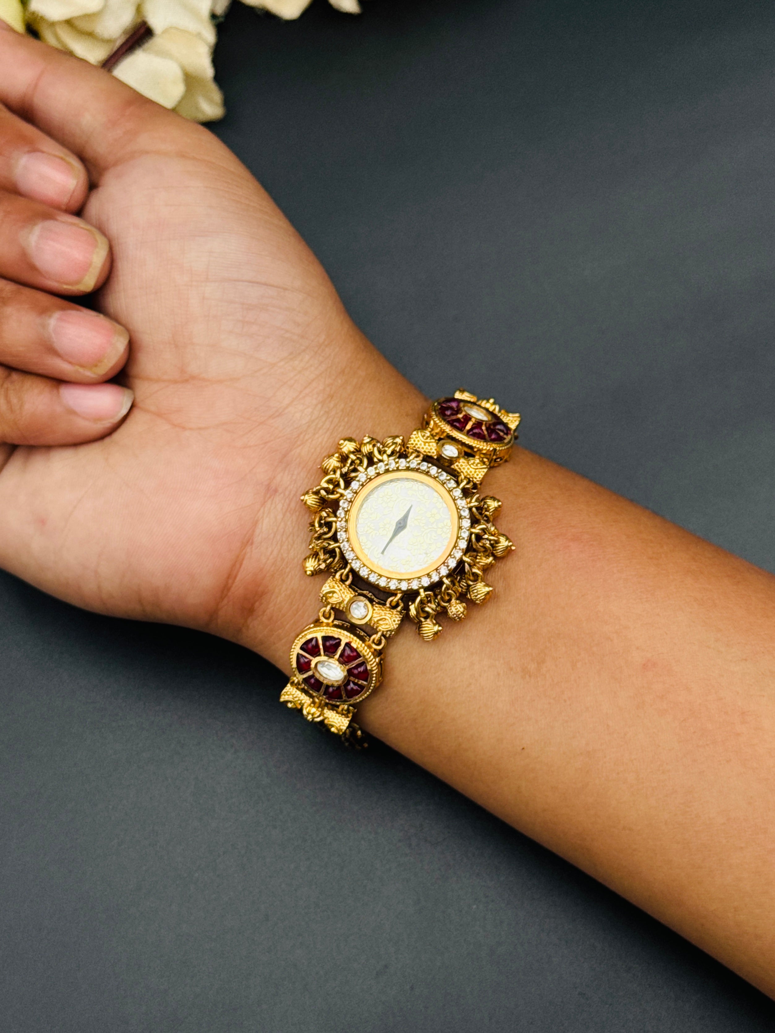 NURAAN WATCH