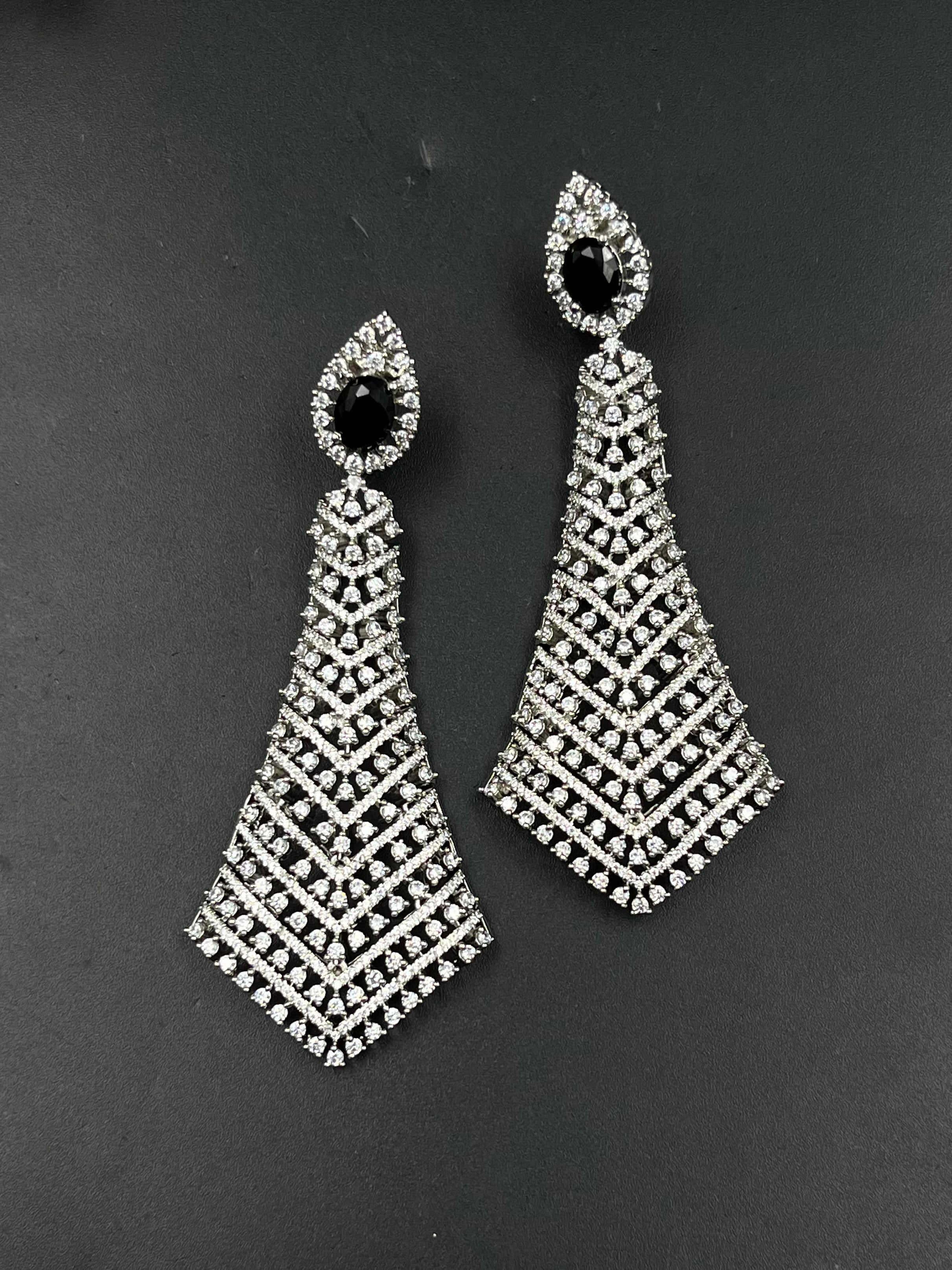 LEO EARRING