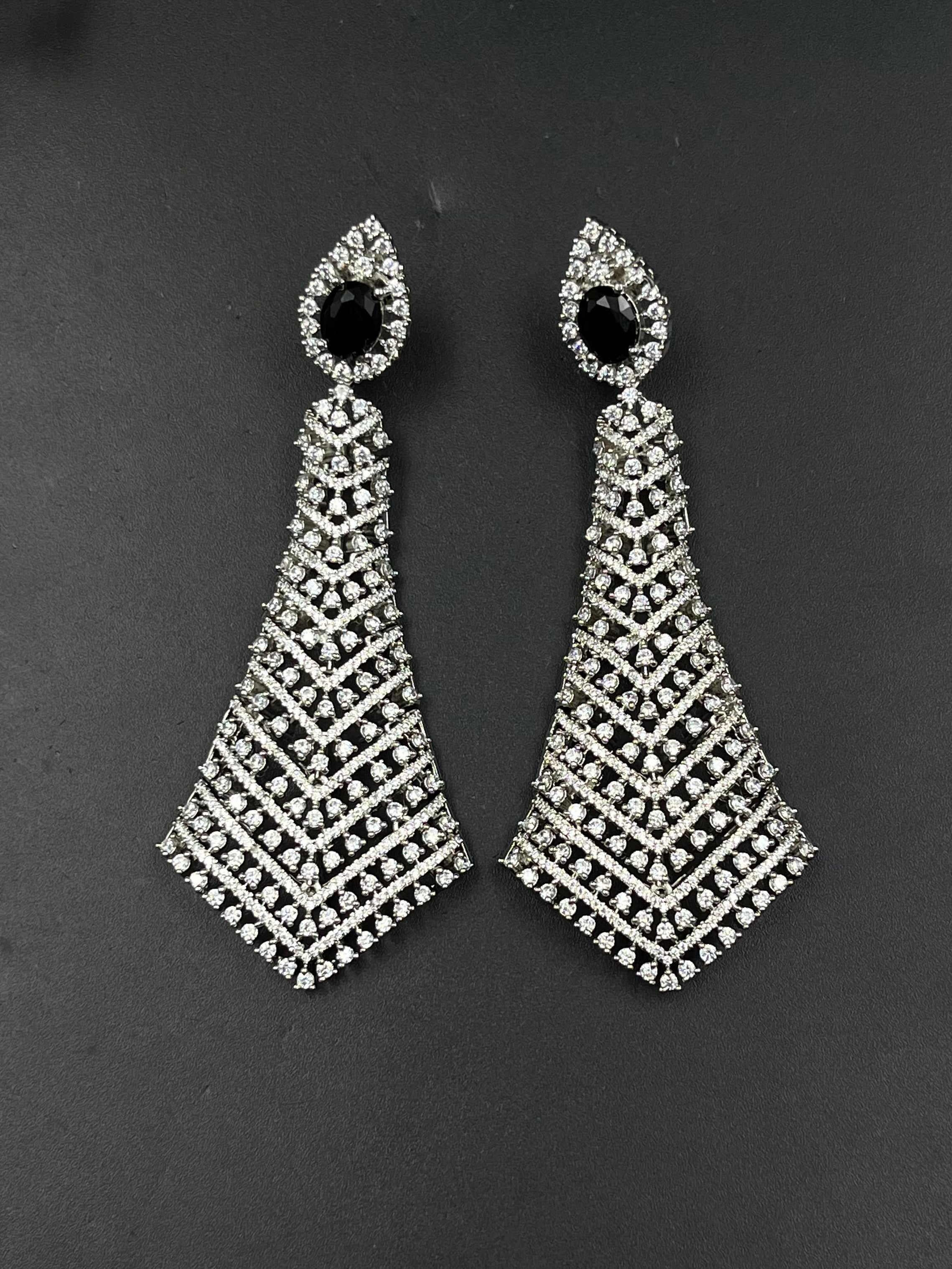 LEO EARRING