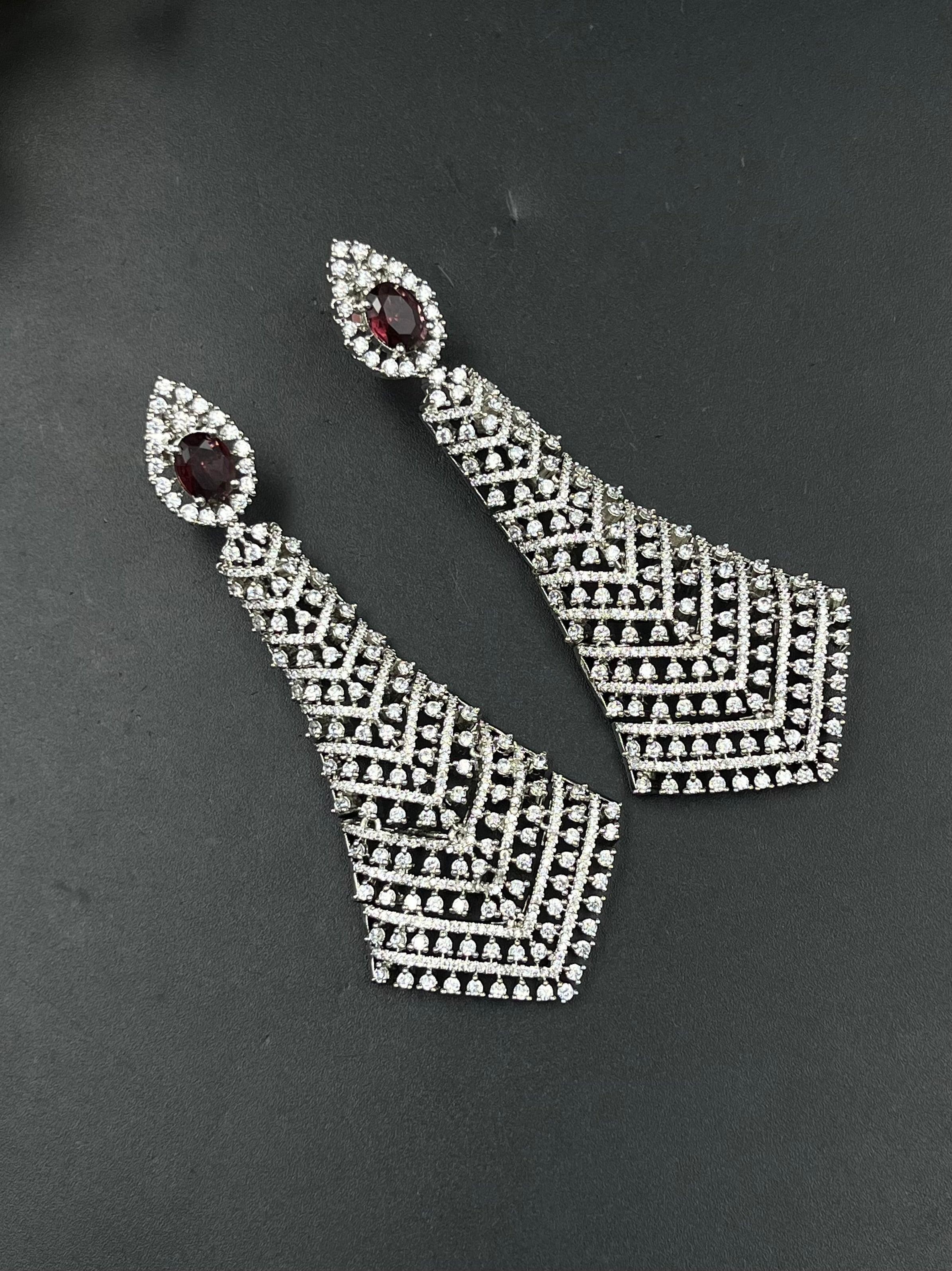 LEO EARRING