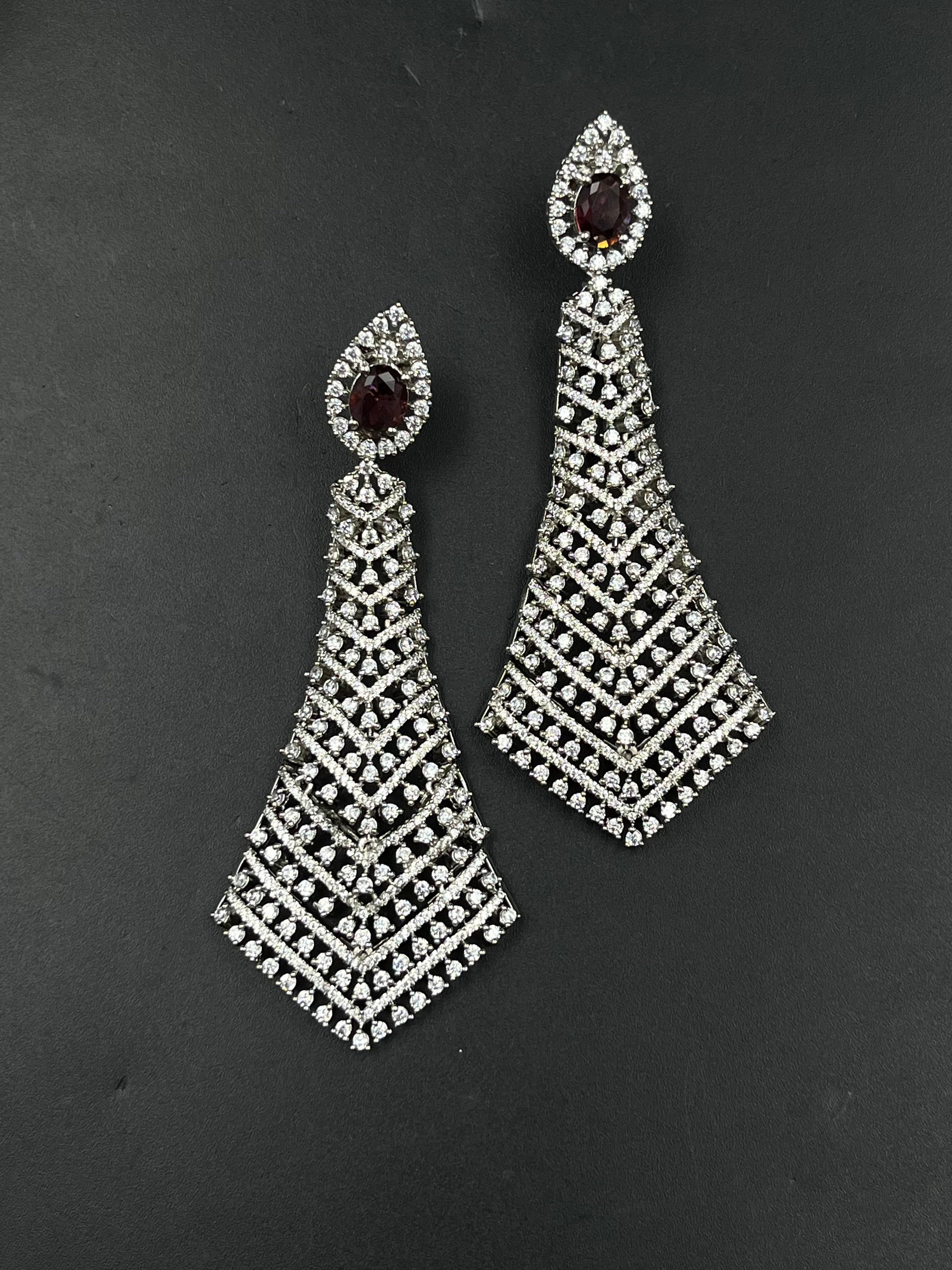 LEO EARRING