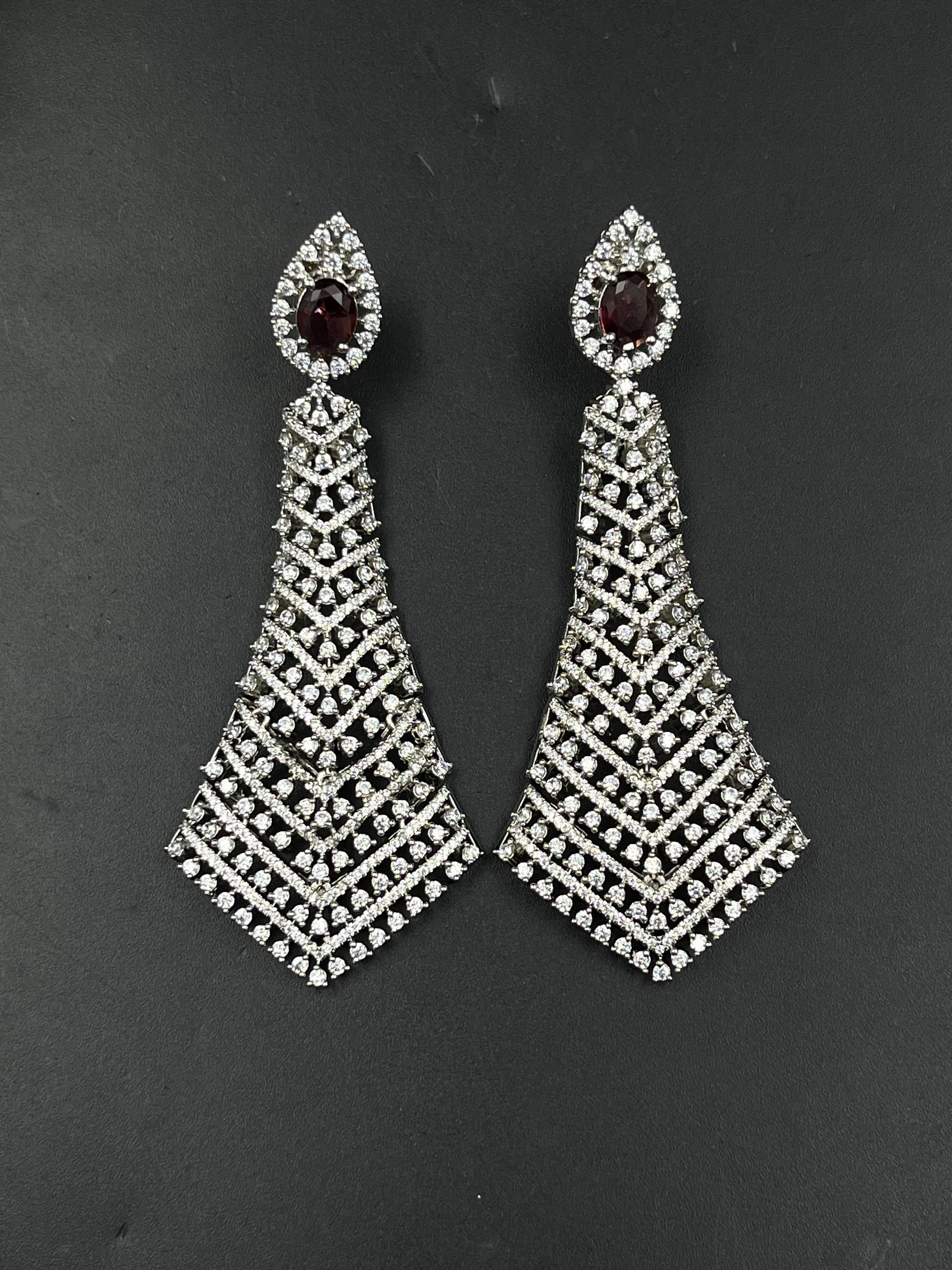 LEO EARRING