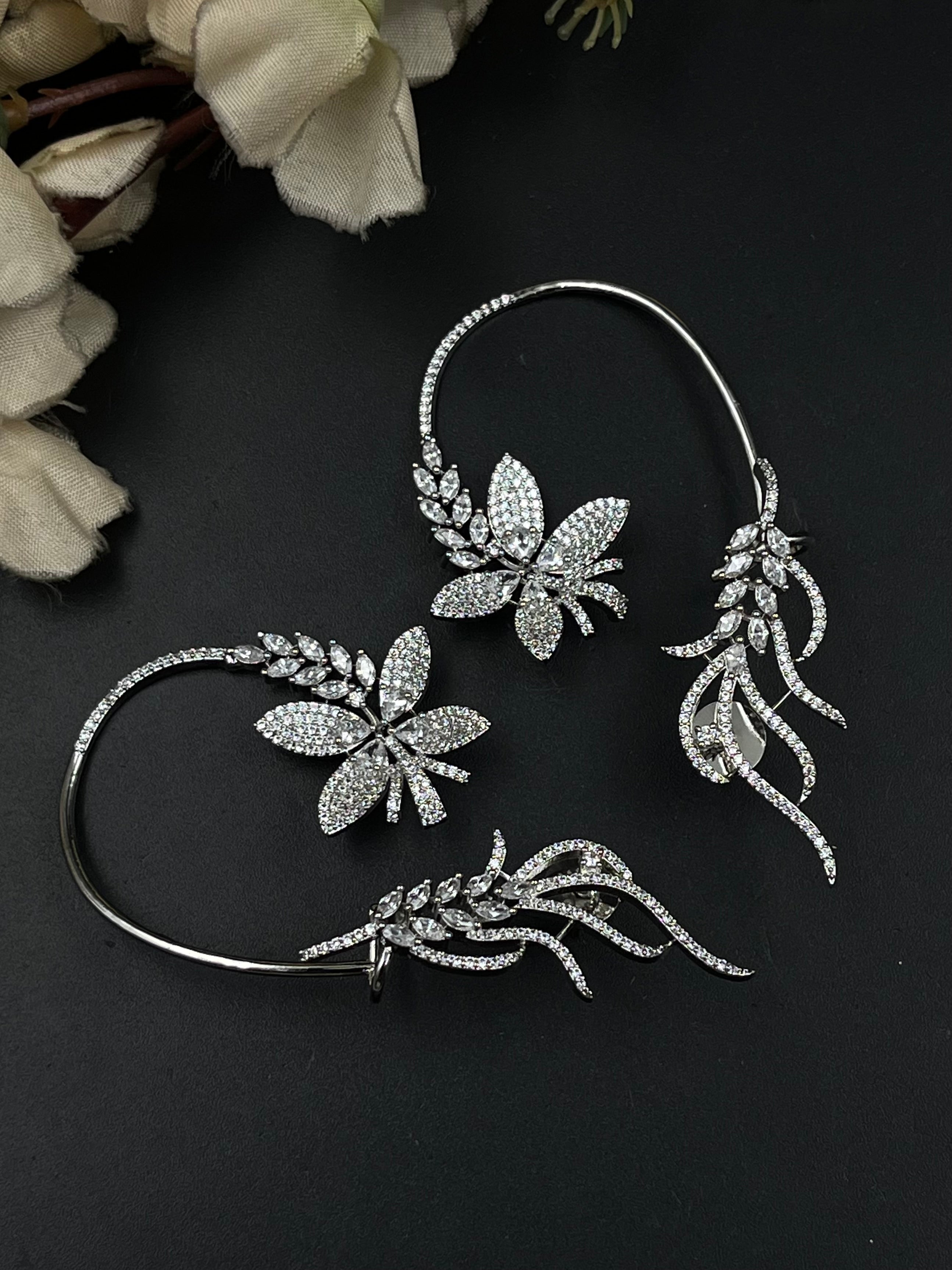 JIYO EARRING