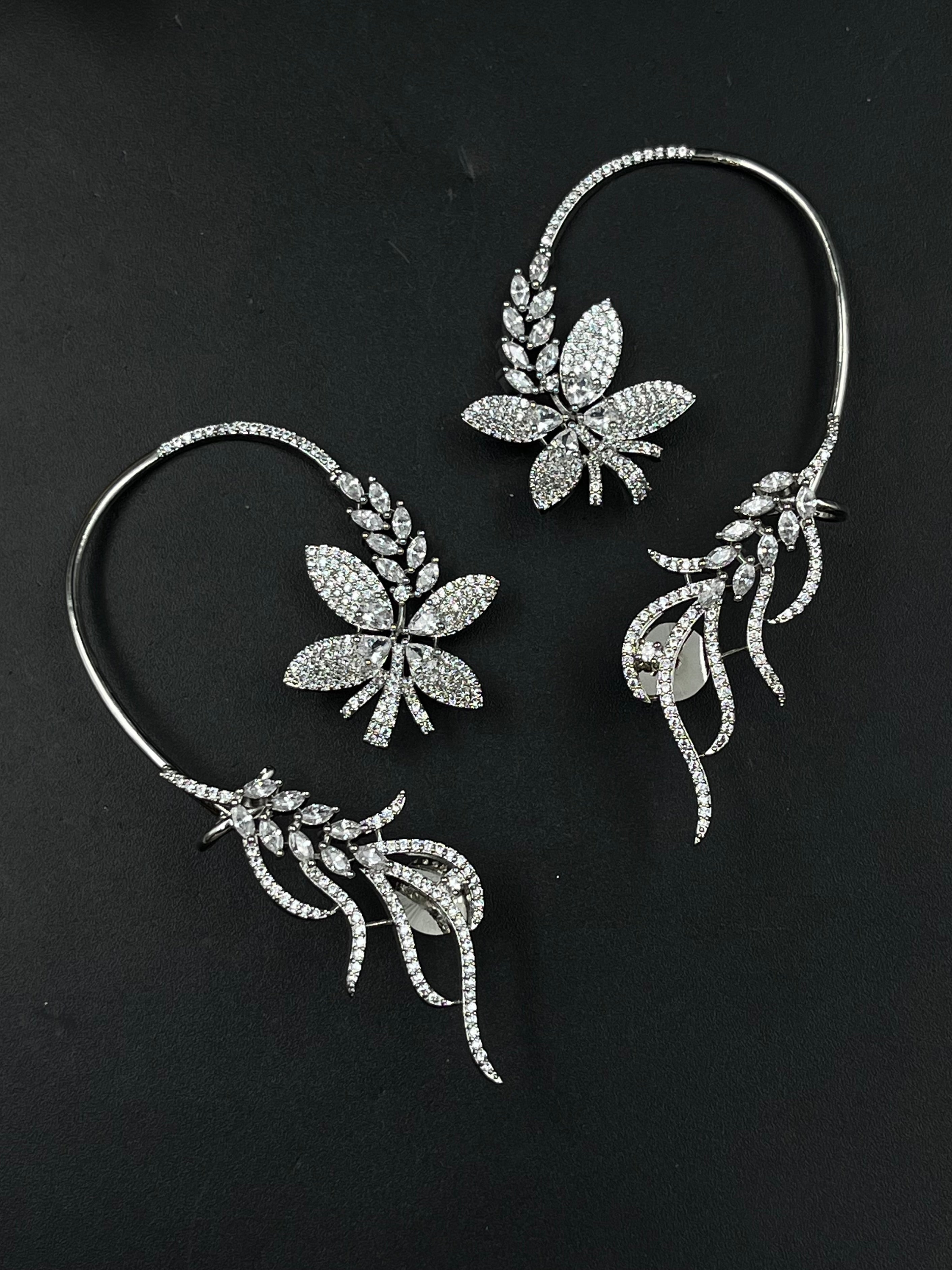 JIYO EARRING