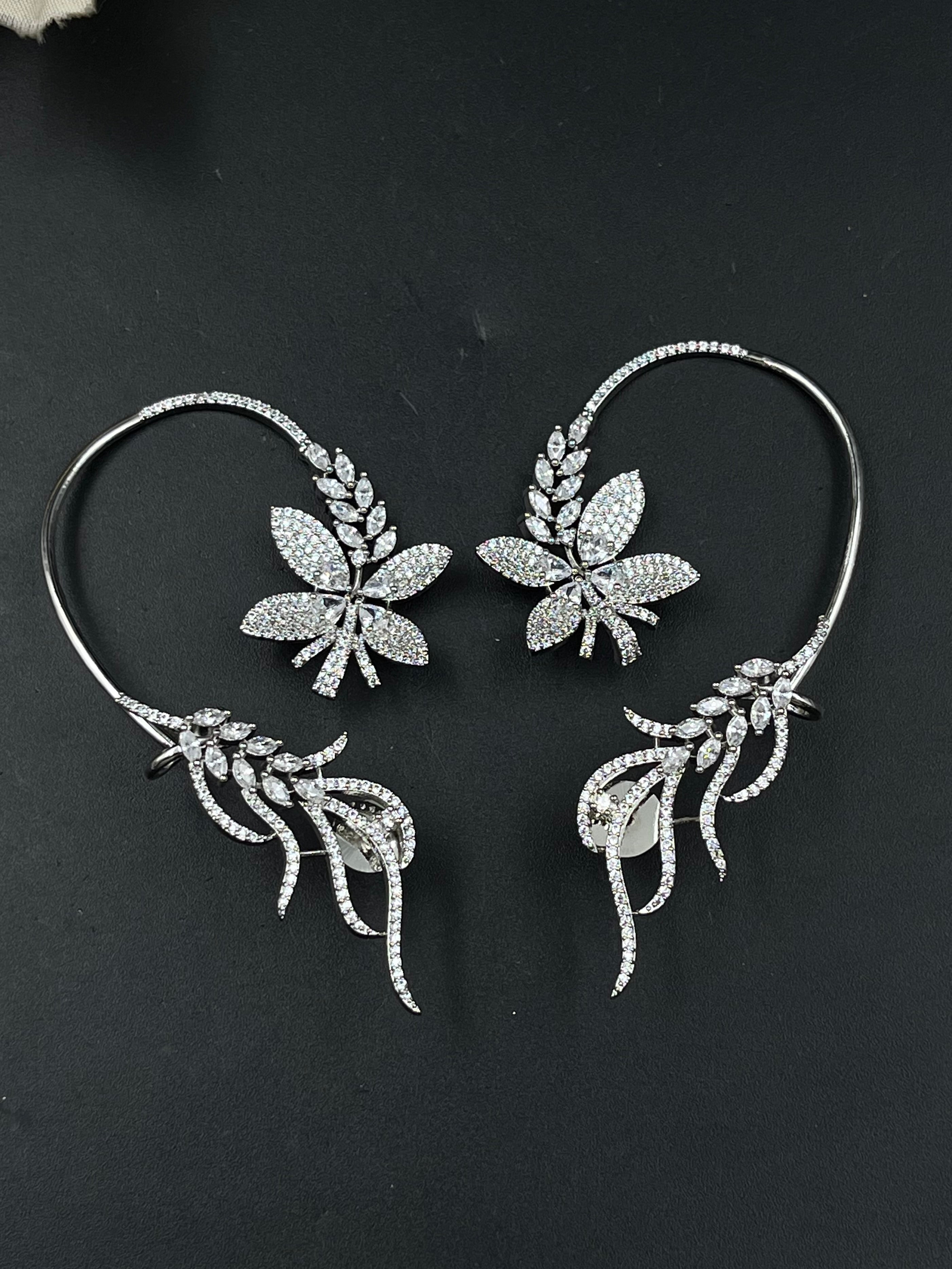 JIYO EARRING