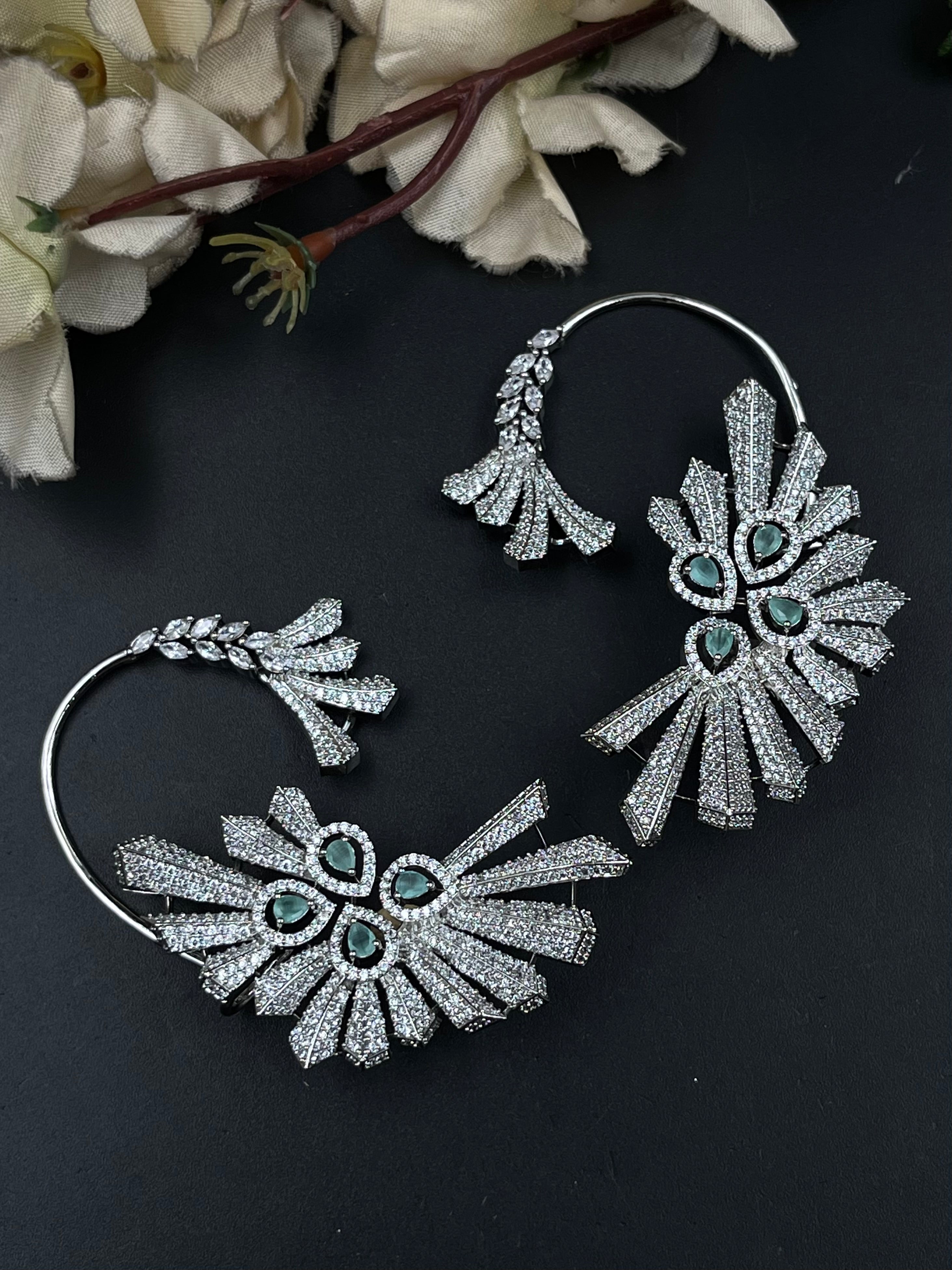 WIYA EARRING