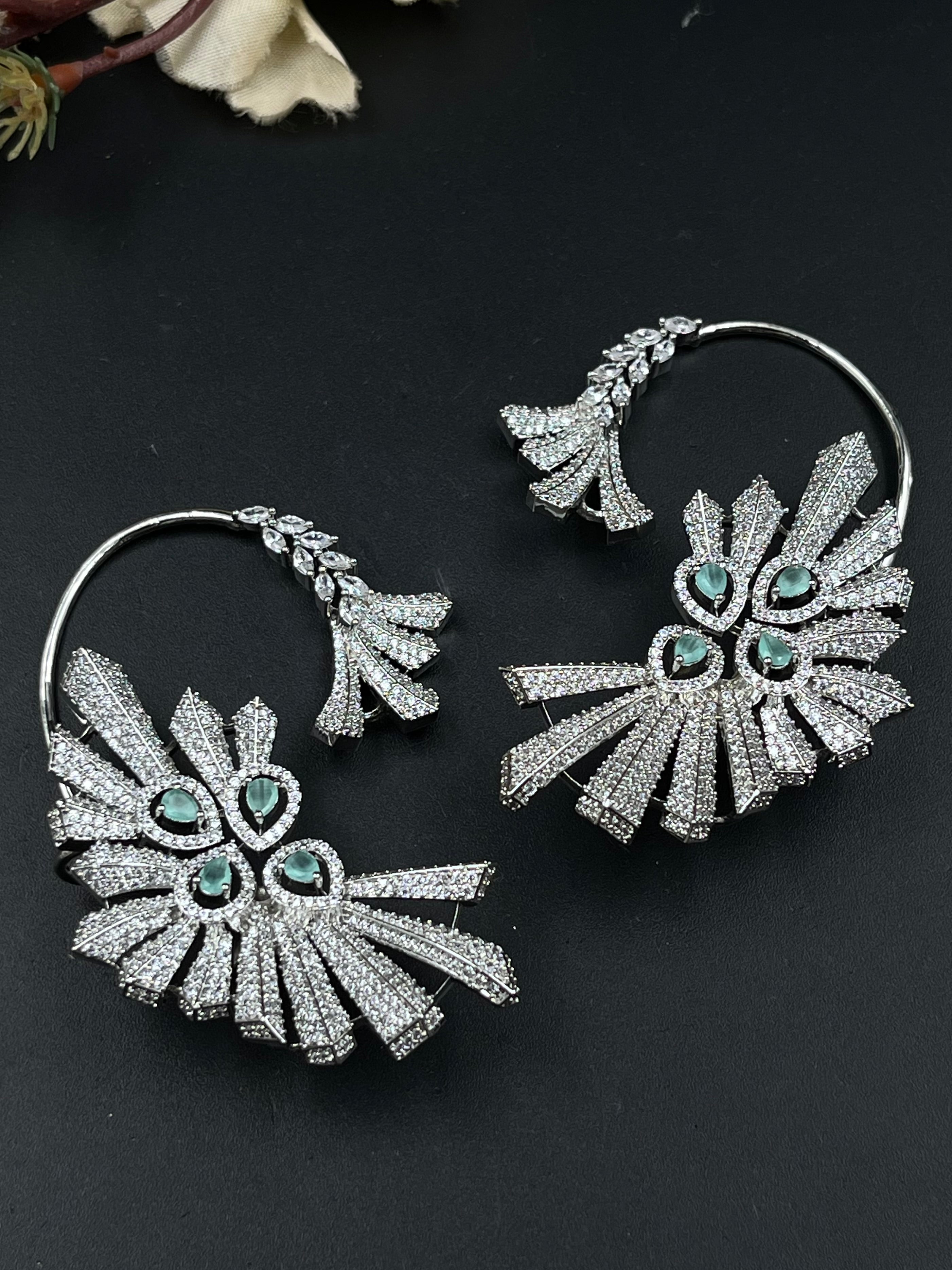 WIYA EARRING