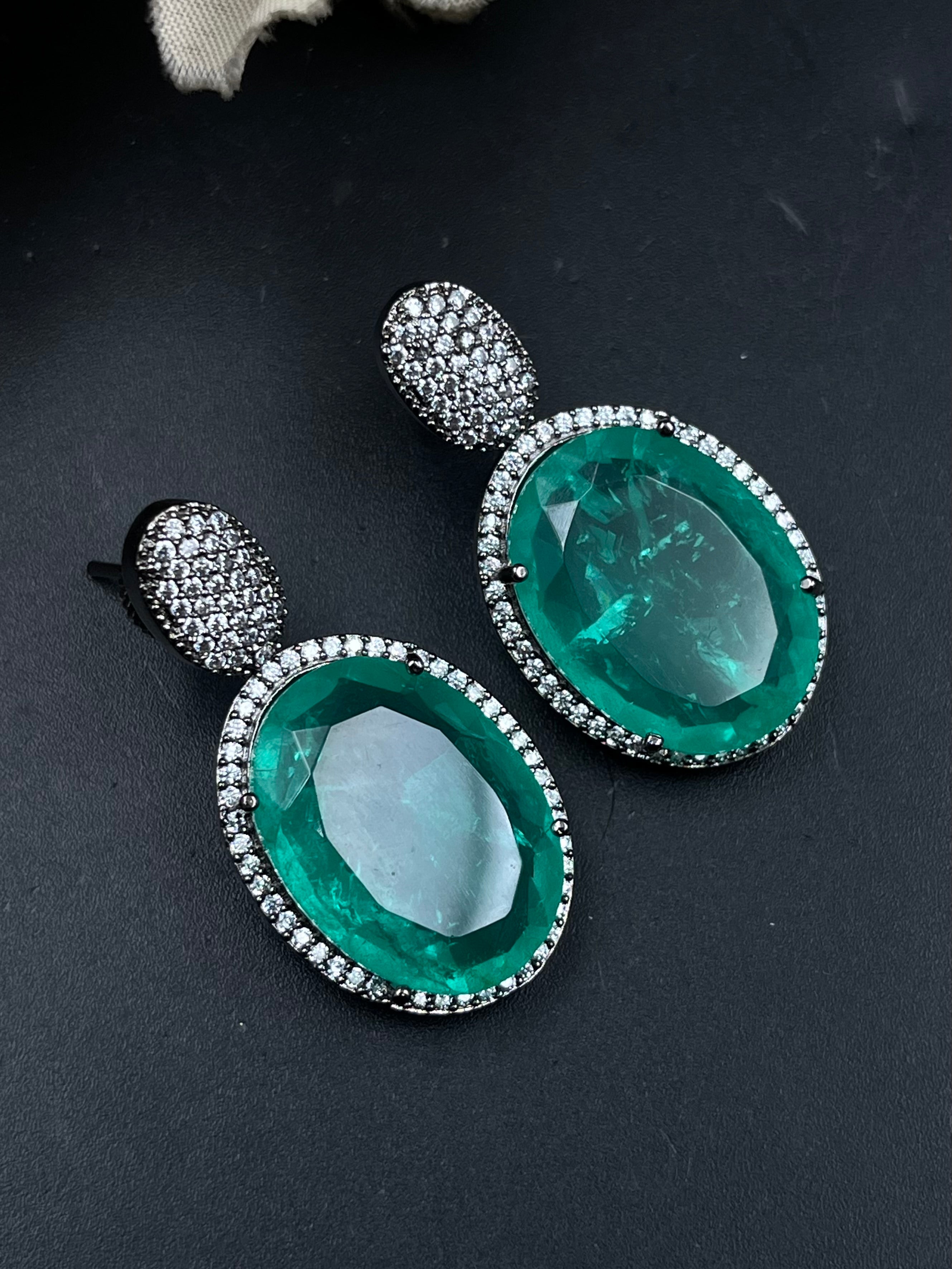 LIYO EARRING