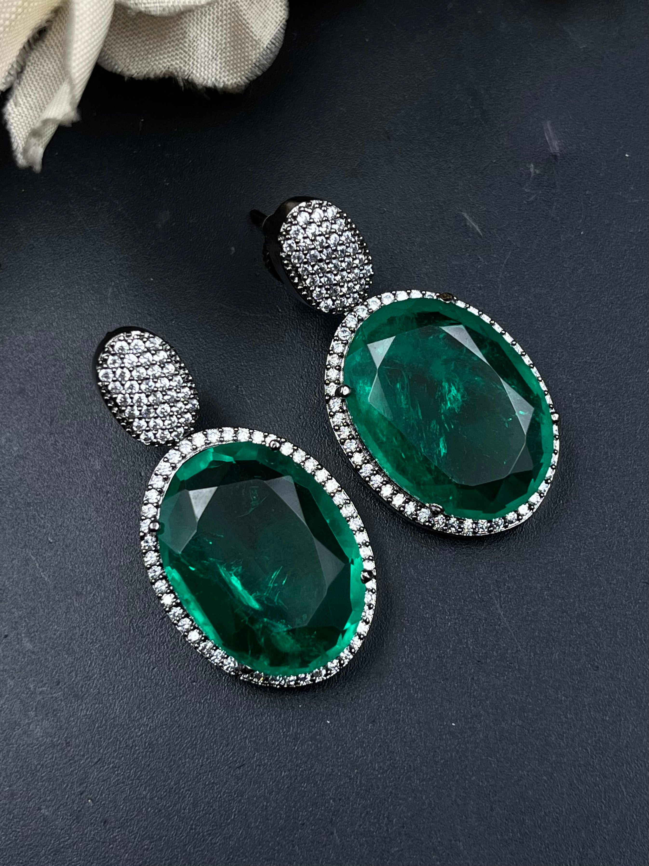 LIYO EARRING