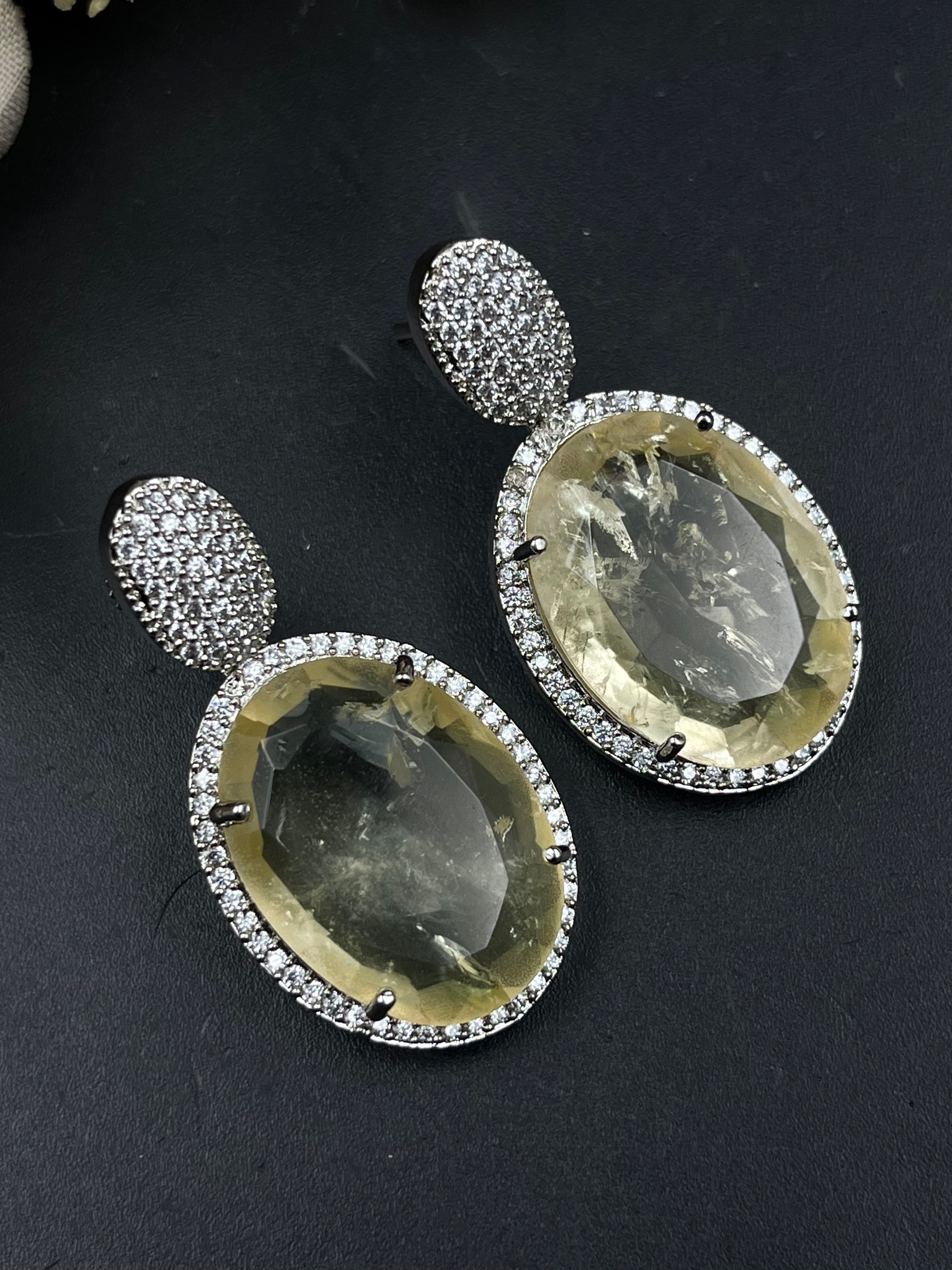 LIYO EARRING