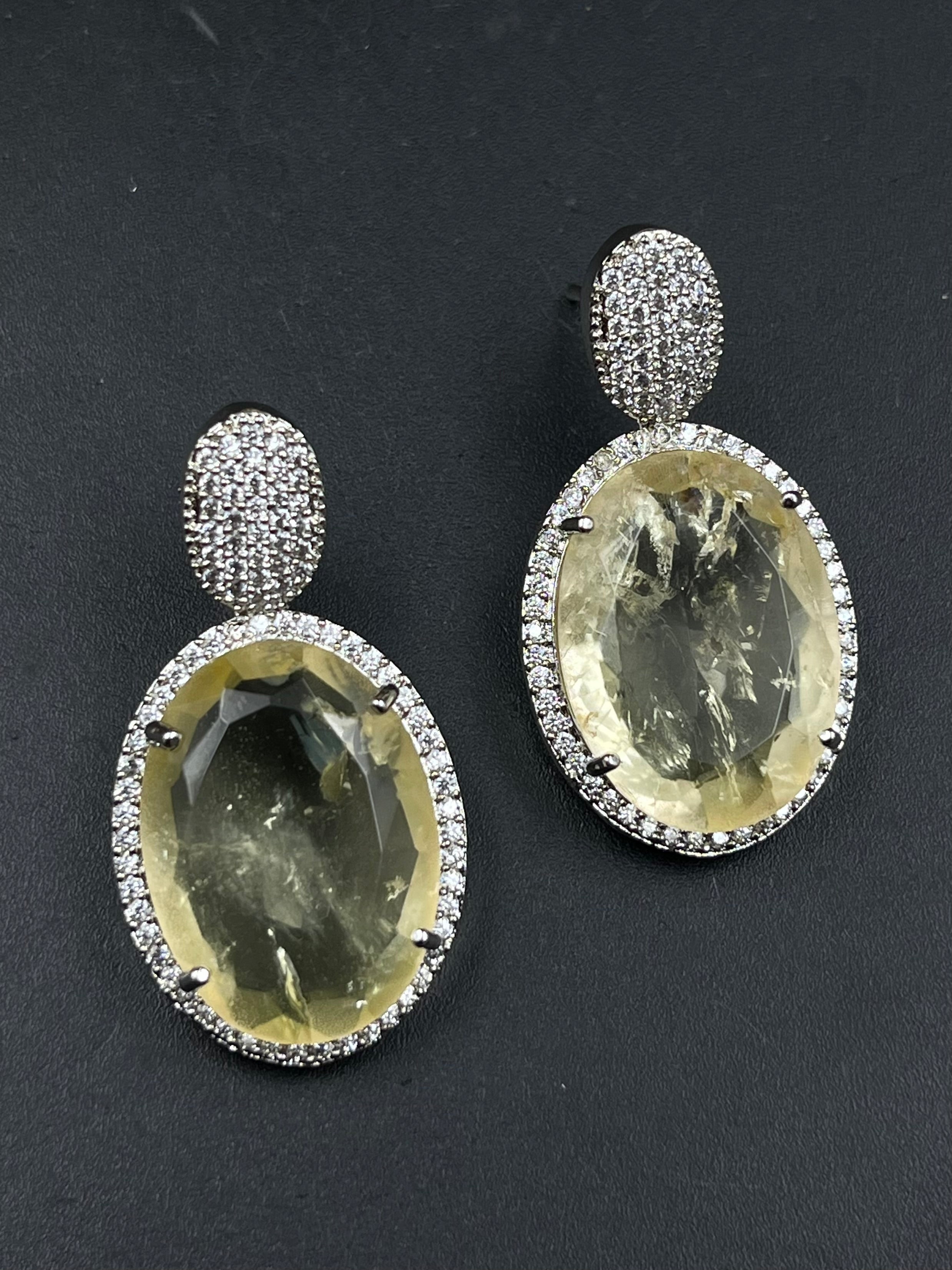 LIYO EARRING