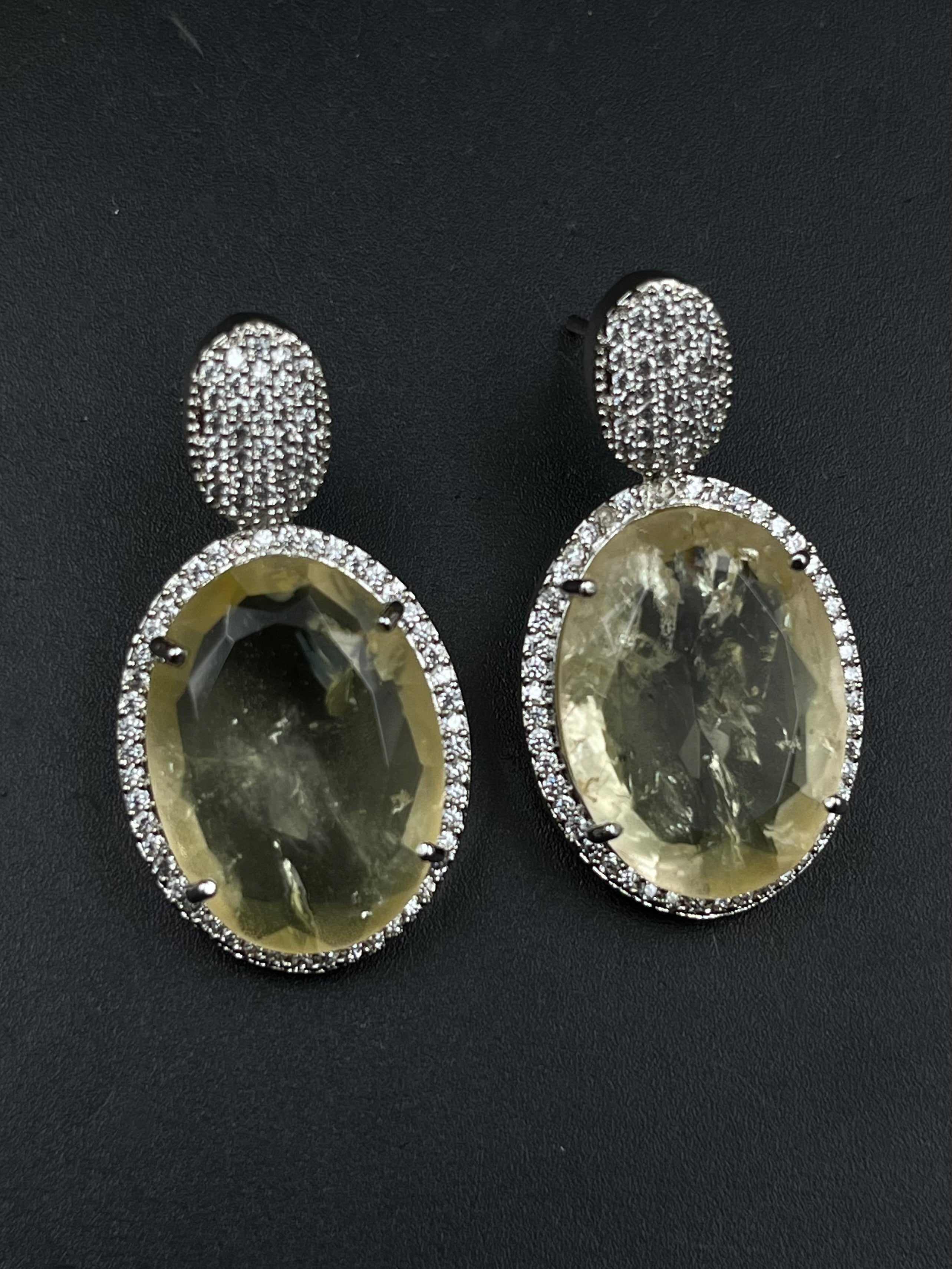 LIYO EARRING