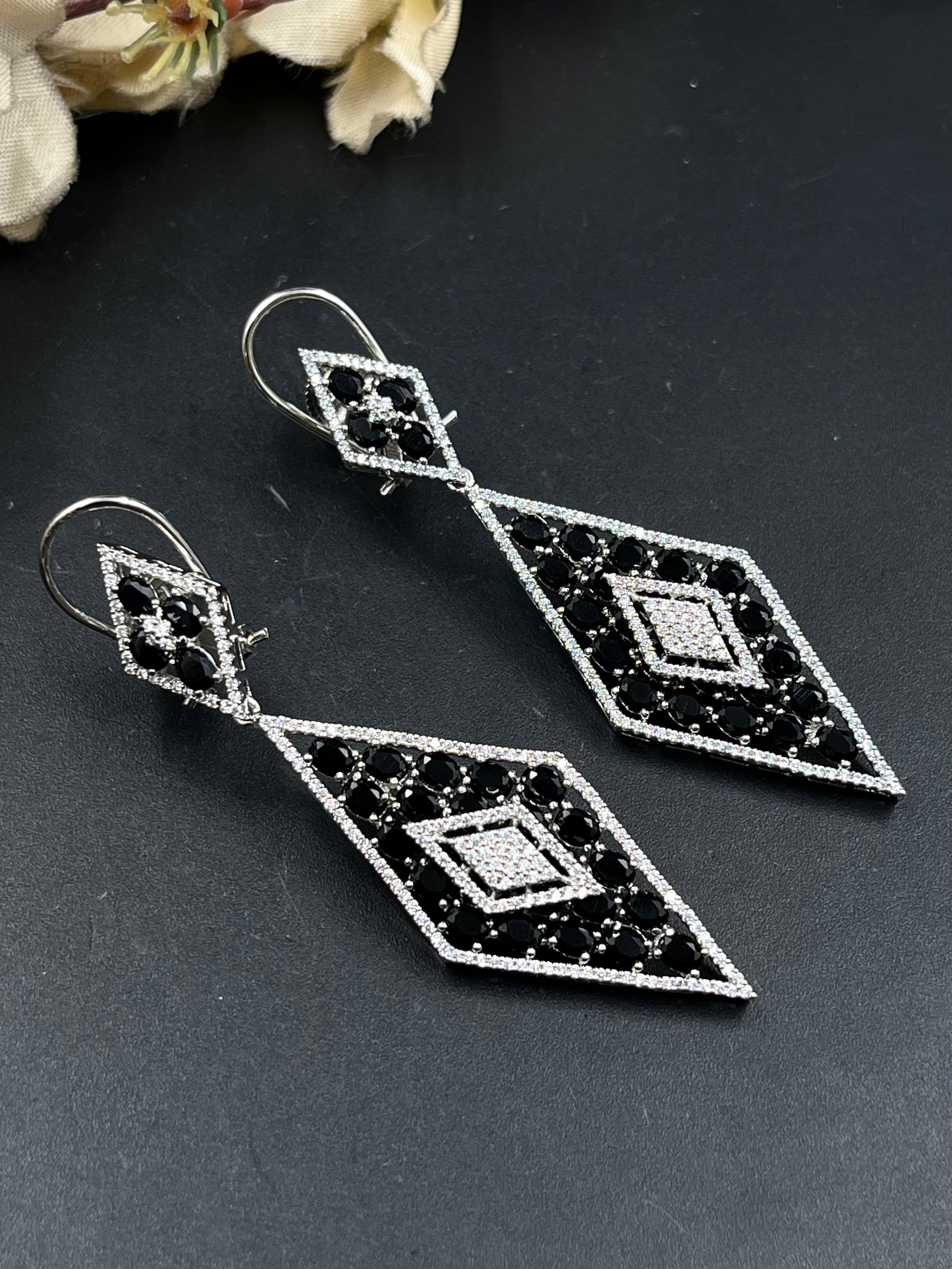JINO EARRING