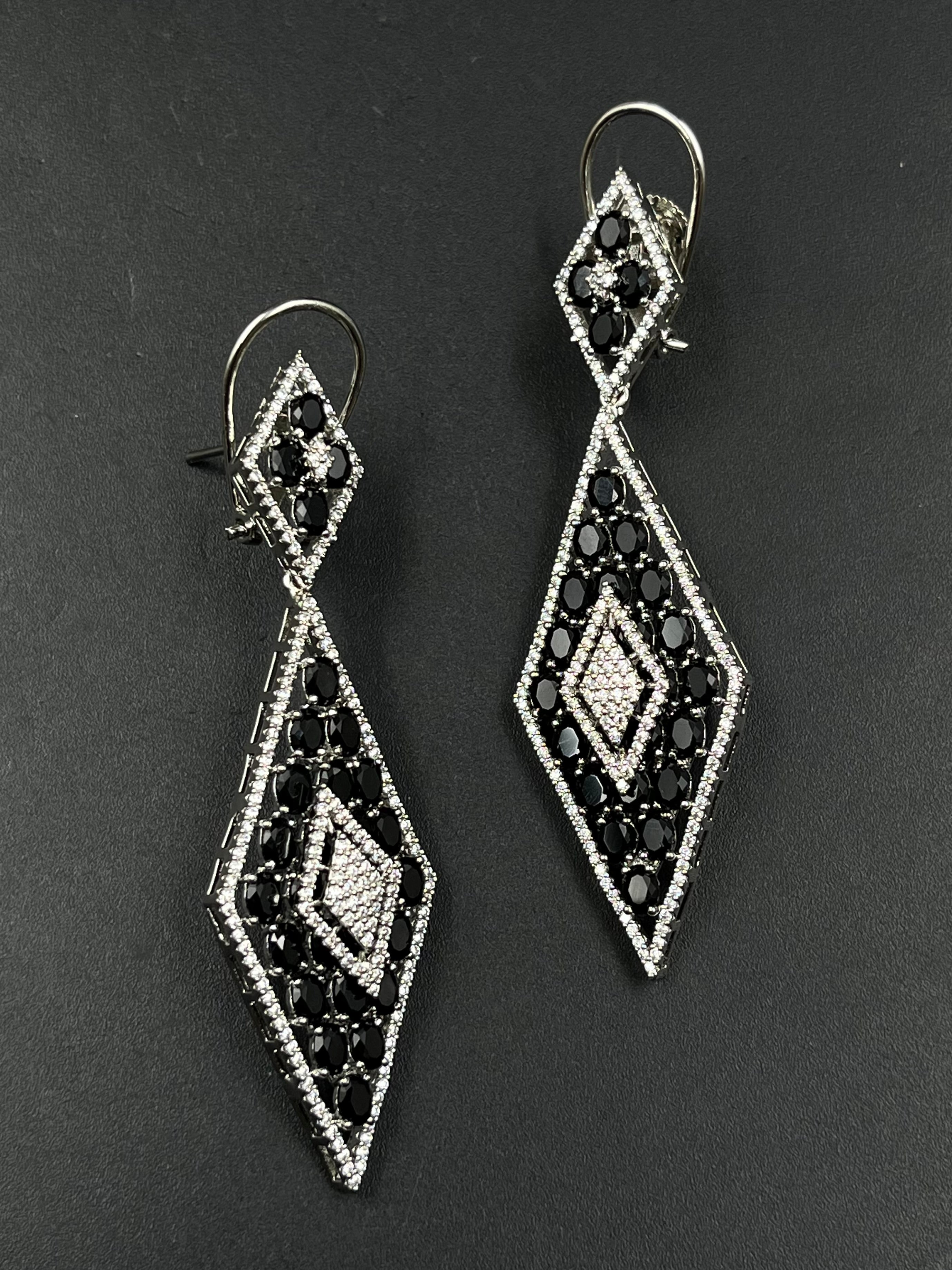 JINO EARRING
