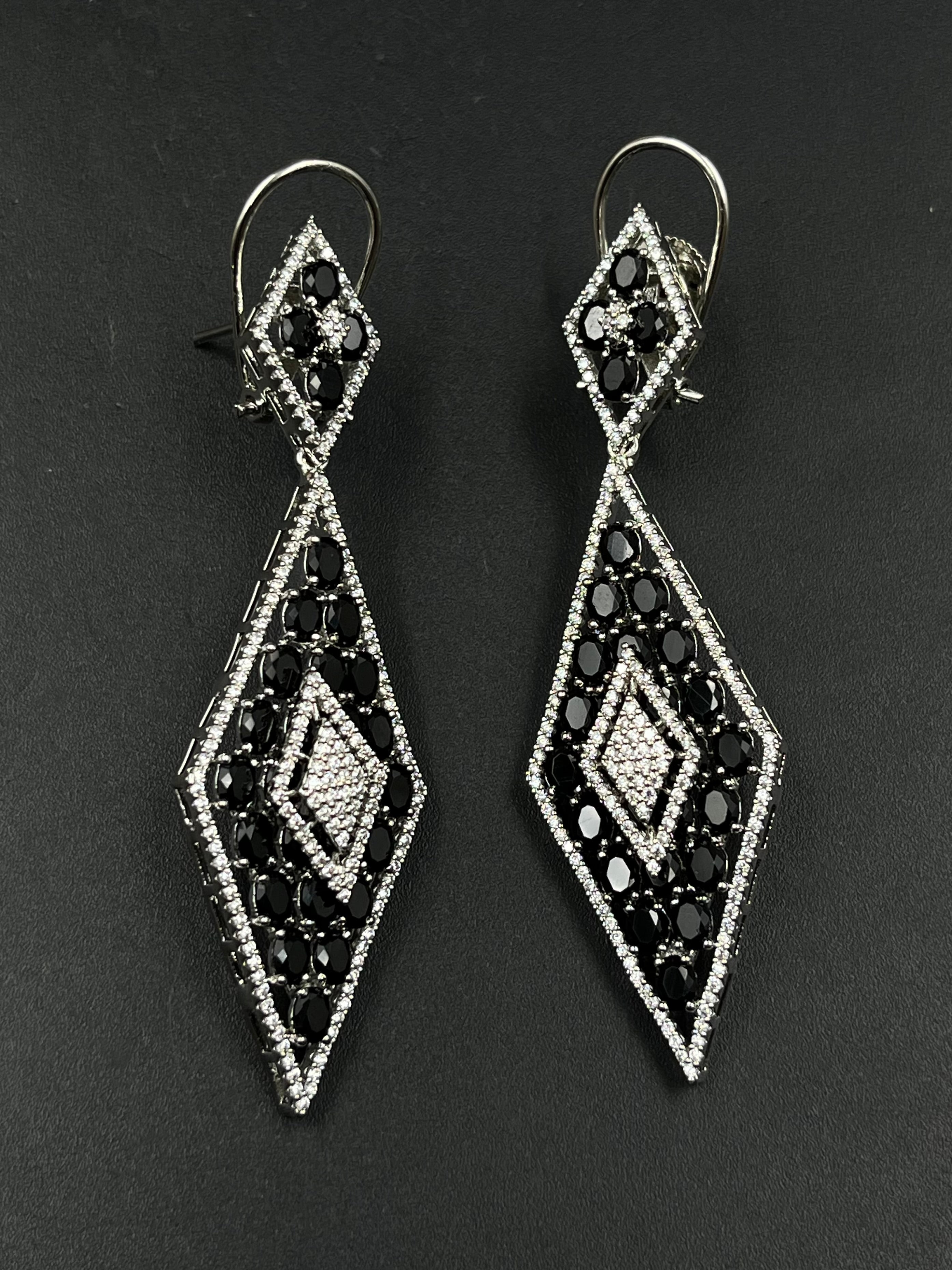 JINO EARRING