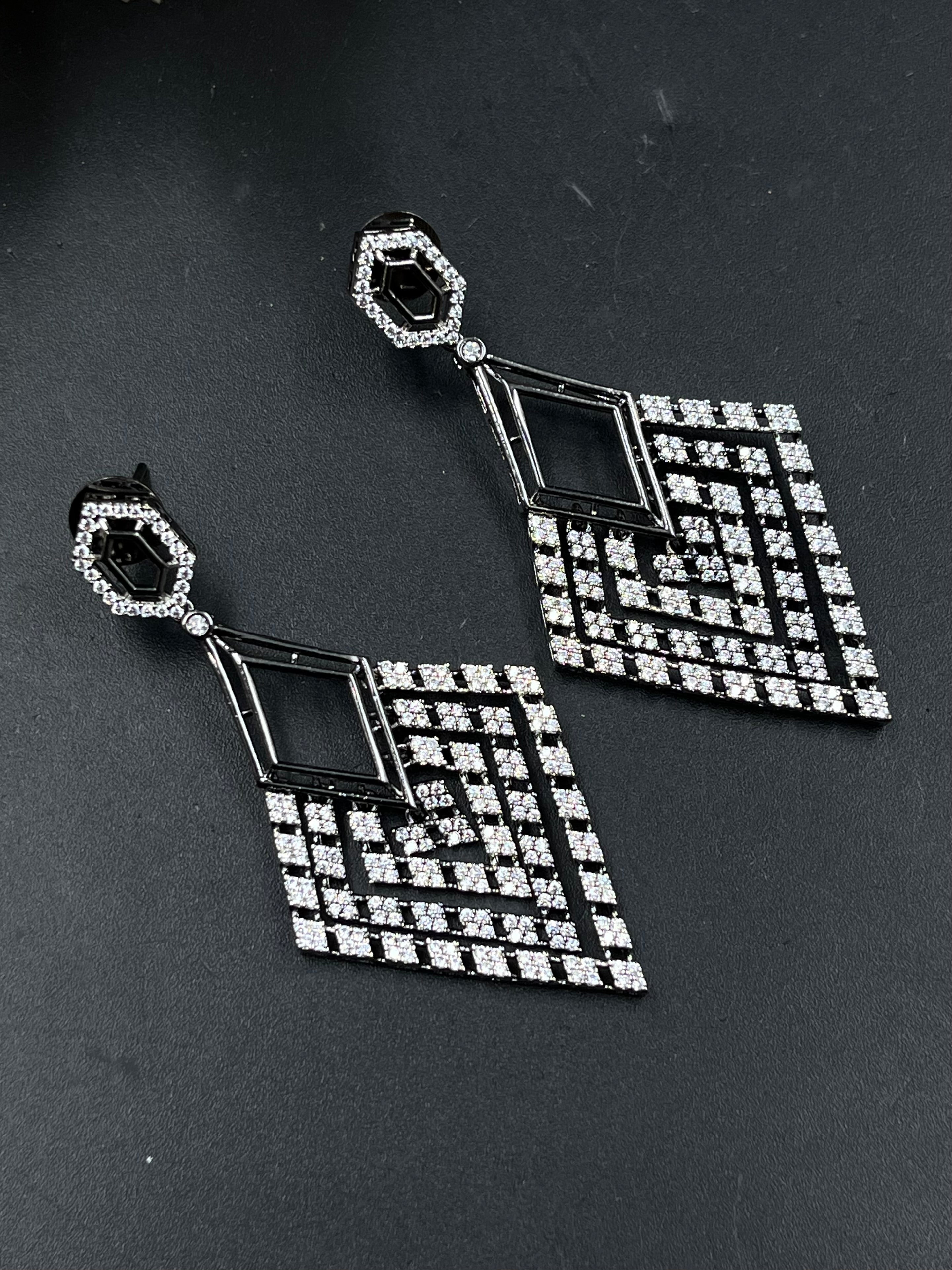 ZAHRA EARRING