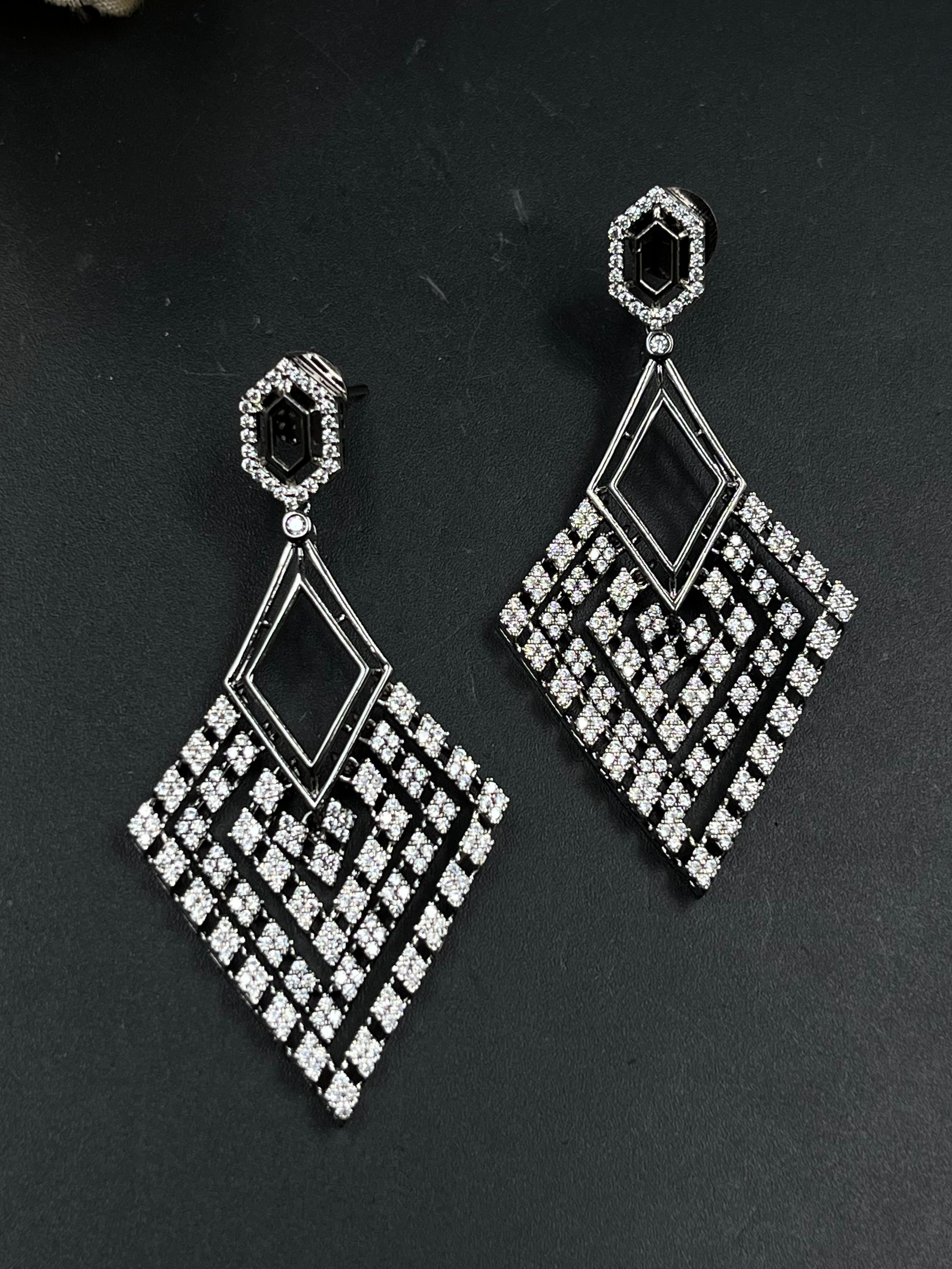 ZAHRA EARRING