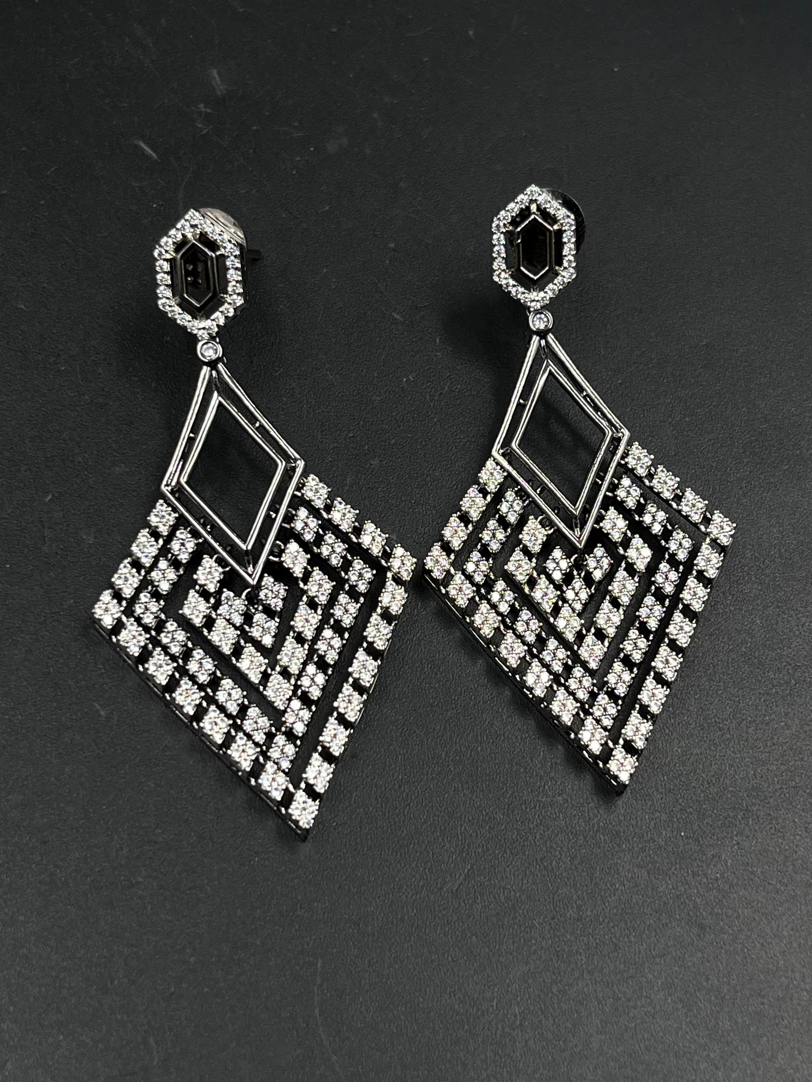 ZAHRA EARRING