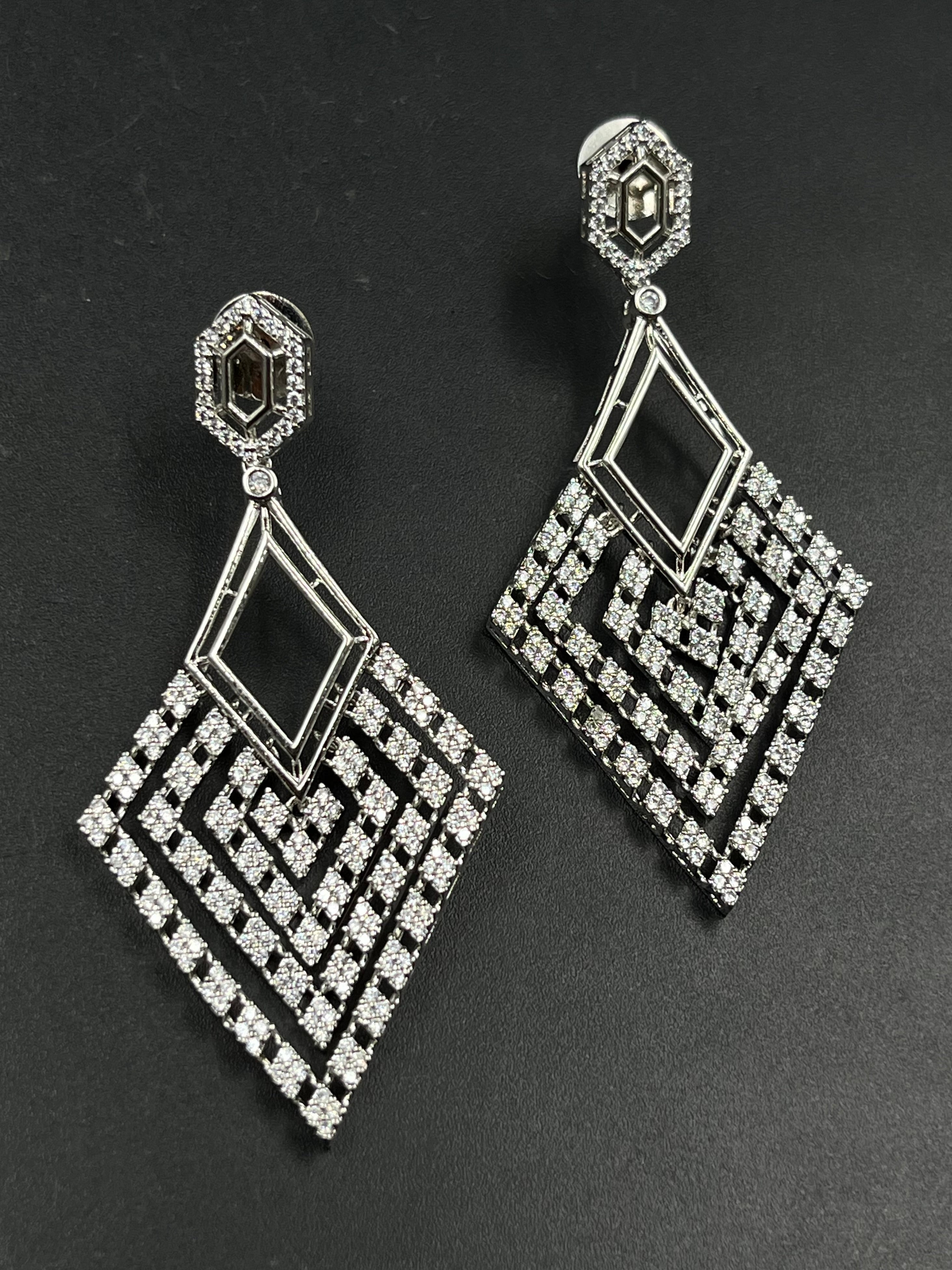 ZAHRA EARRING