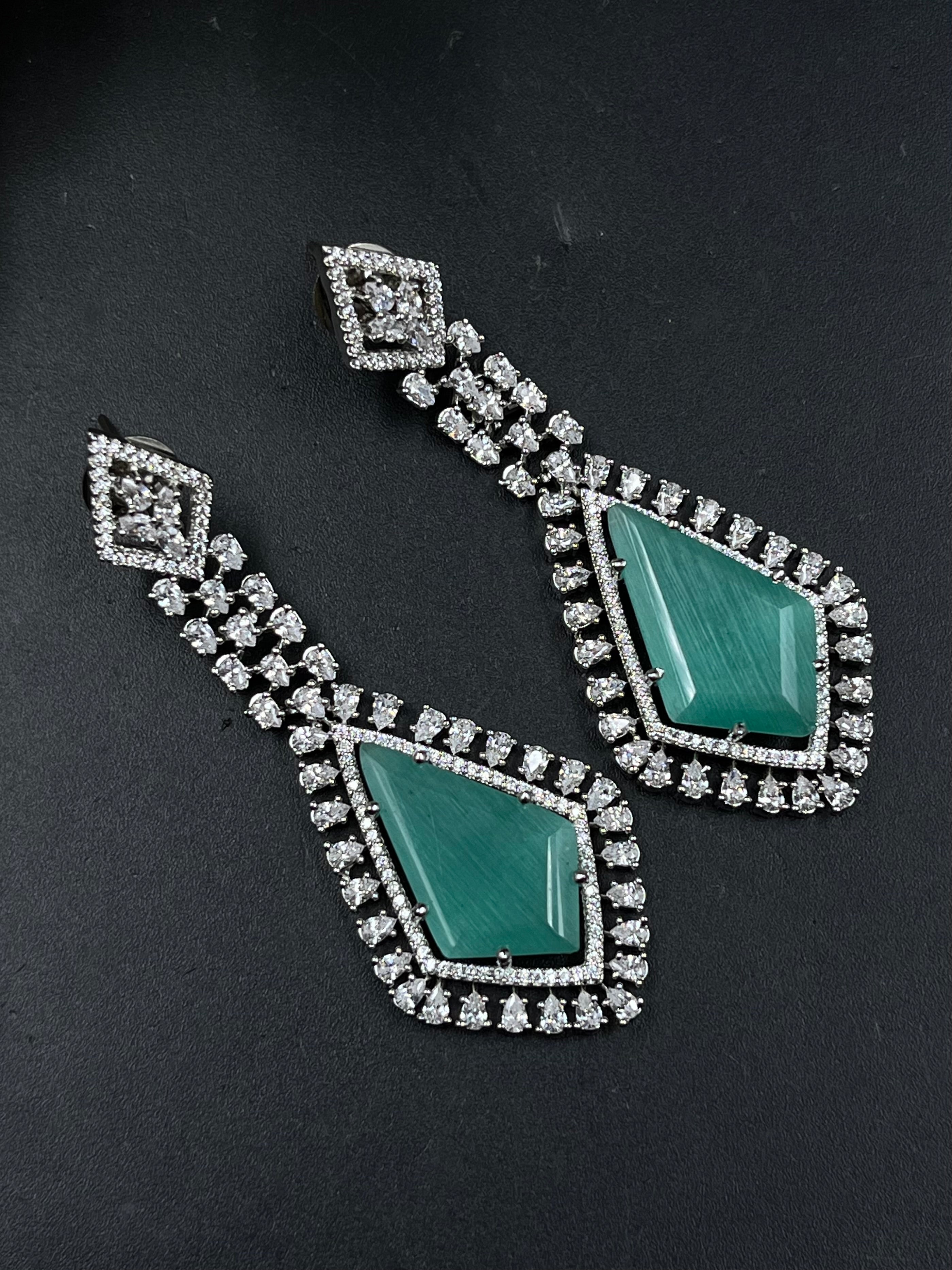 MAHEK EARRING