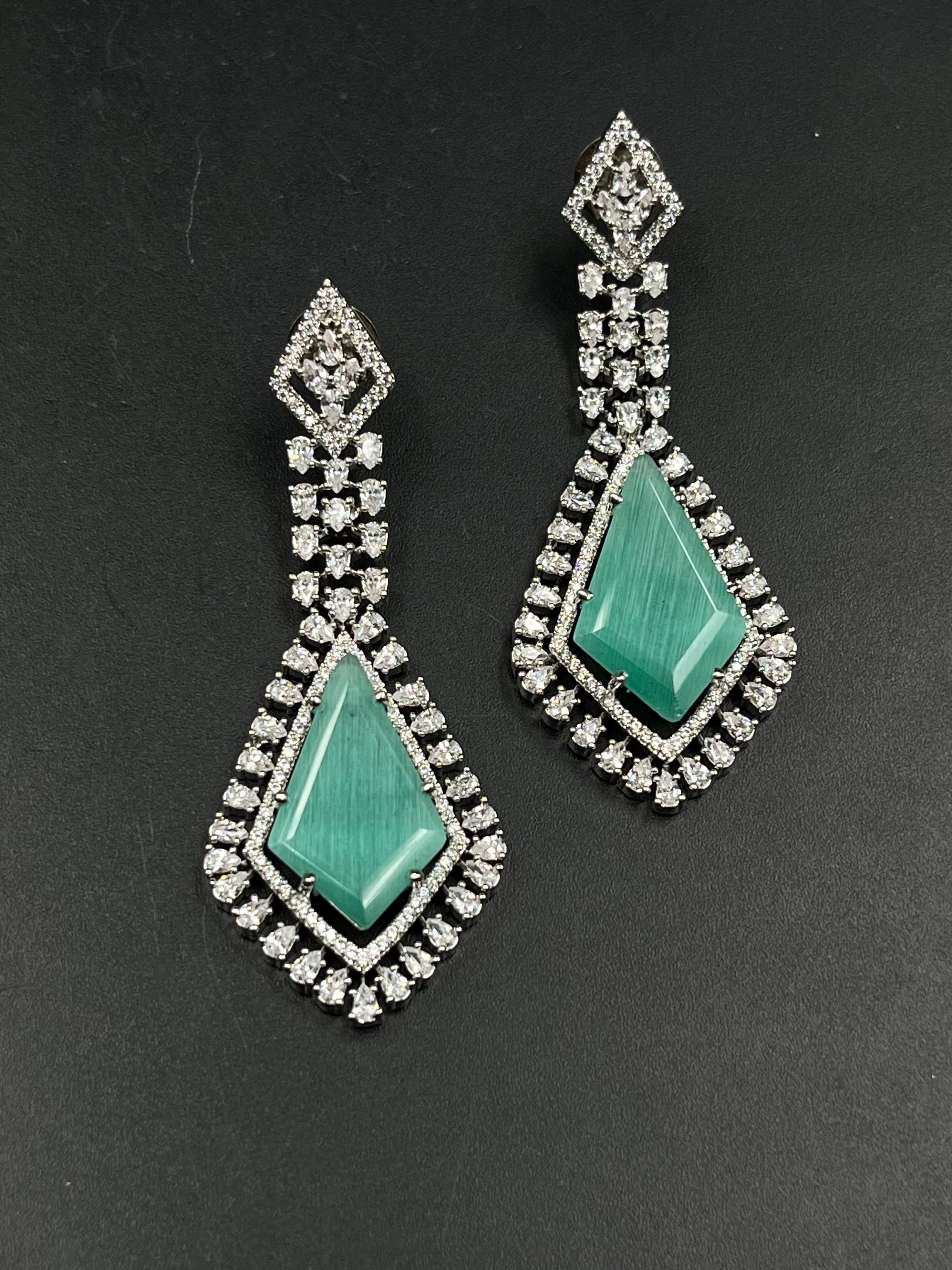 MAHEK EARRING