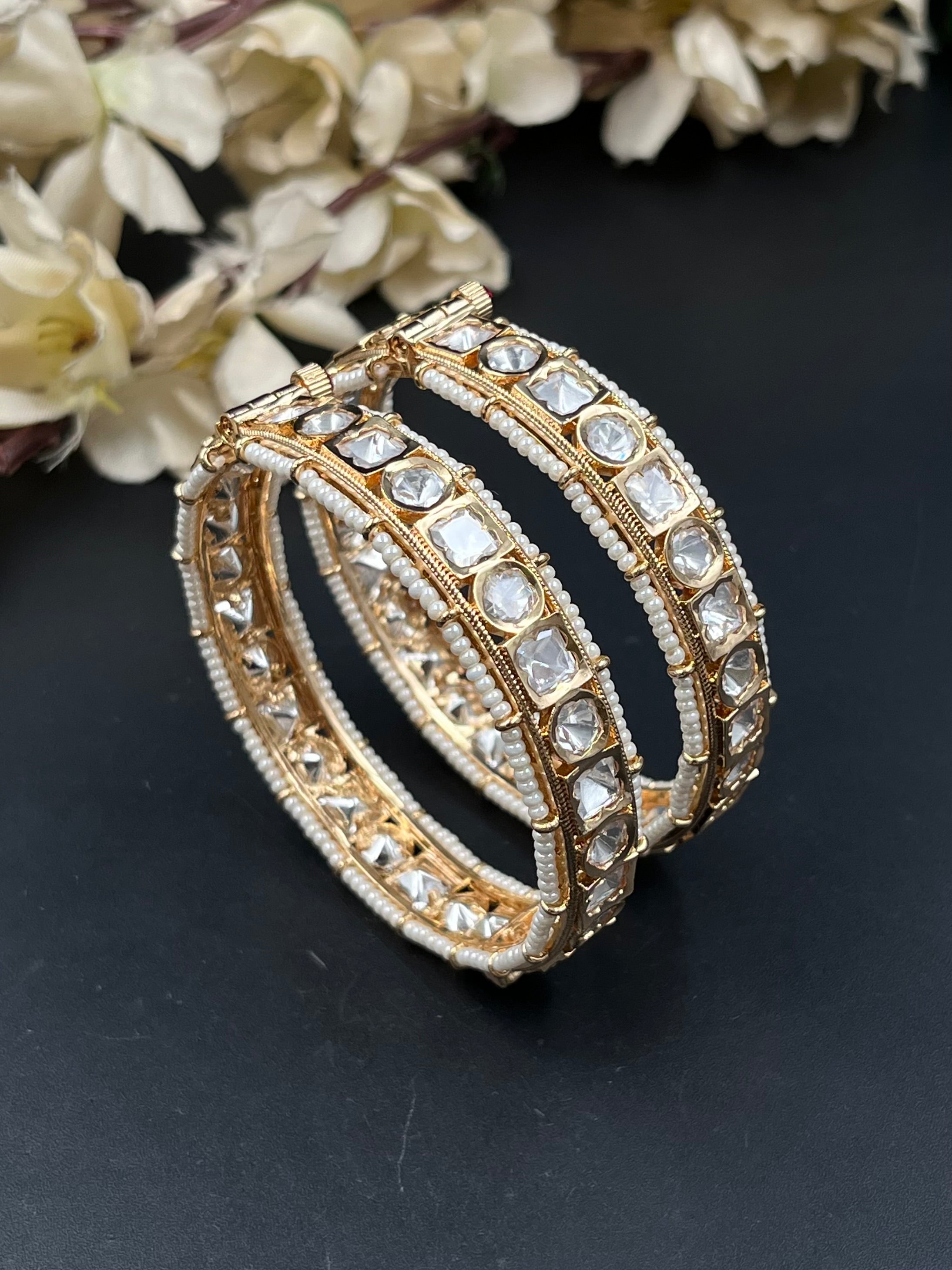 HILO BANGLES