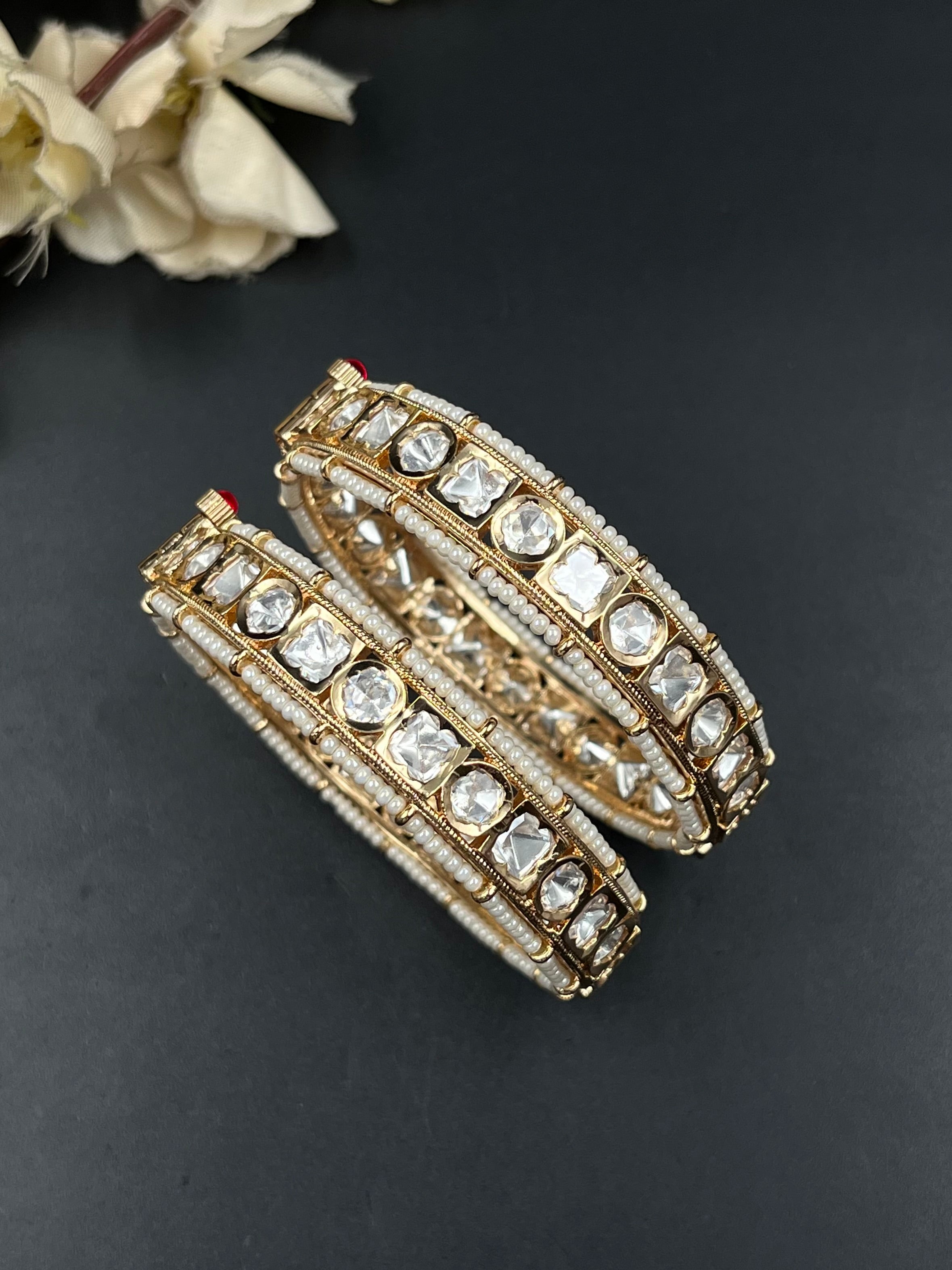 HILO BANGLES