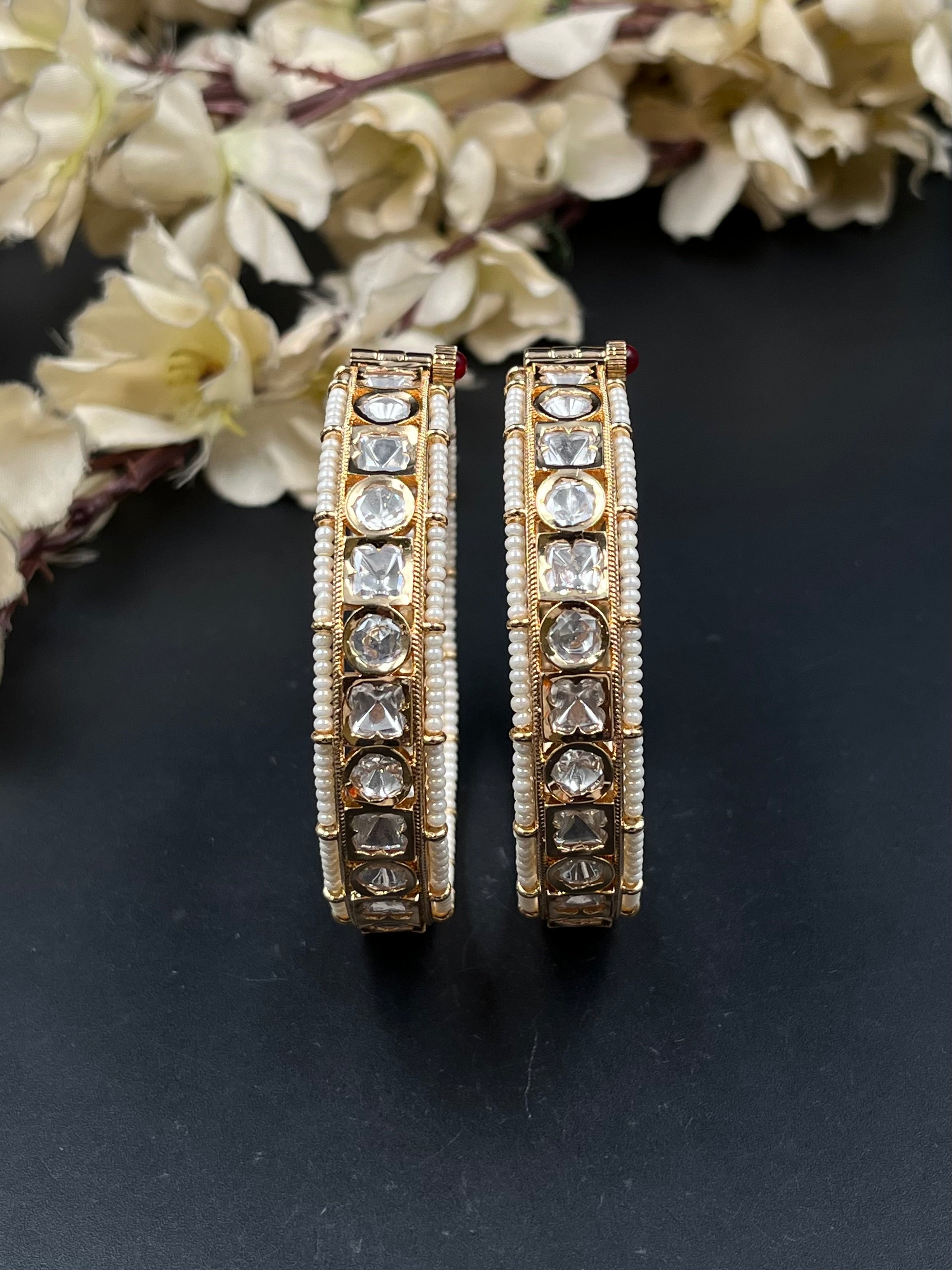 HILO BANGLES