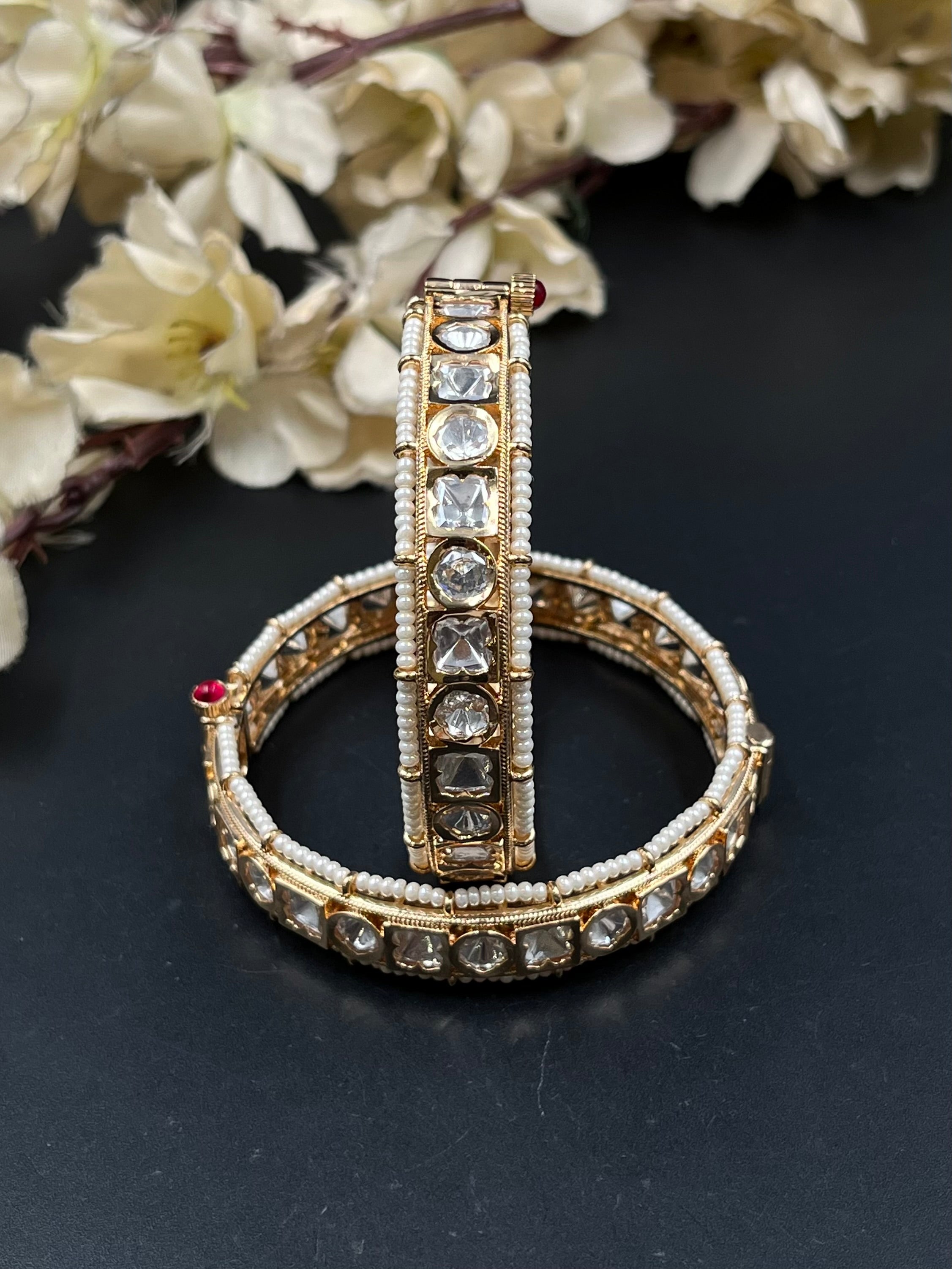 HILO BANGLES
