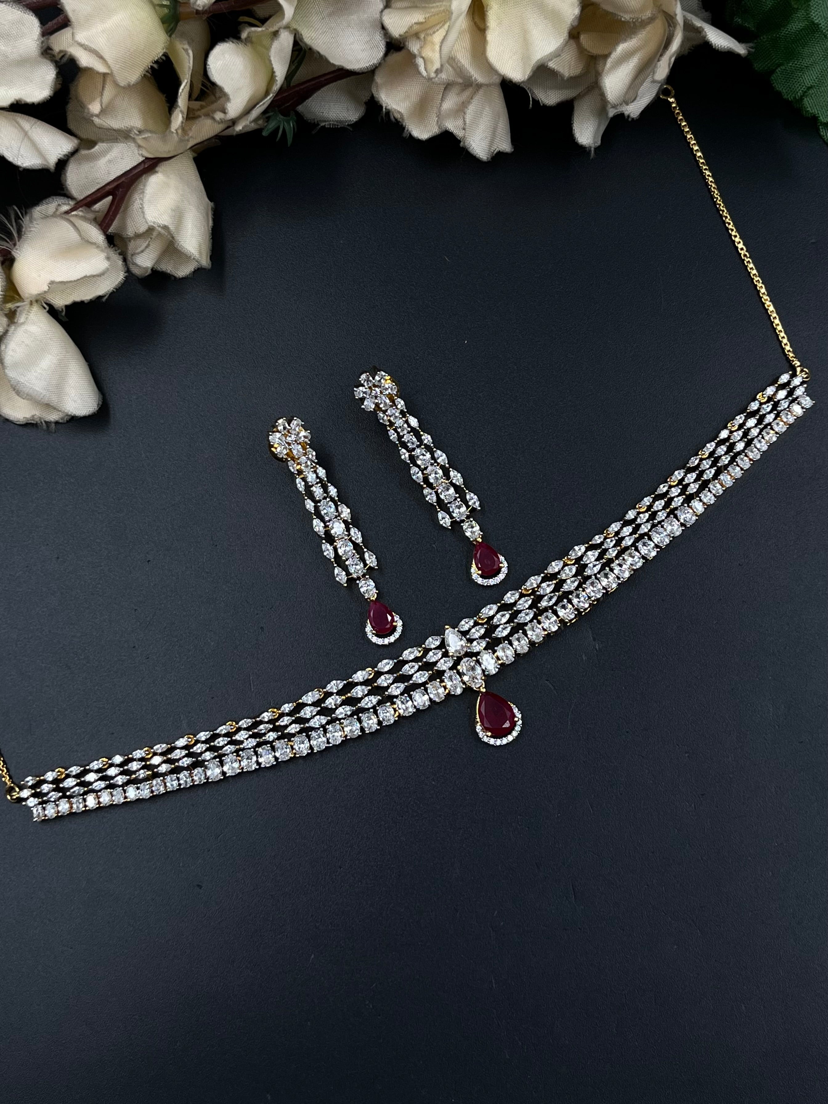 HIANS NECKLACE