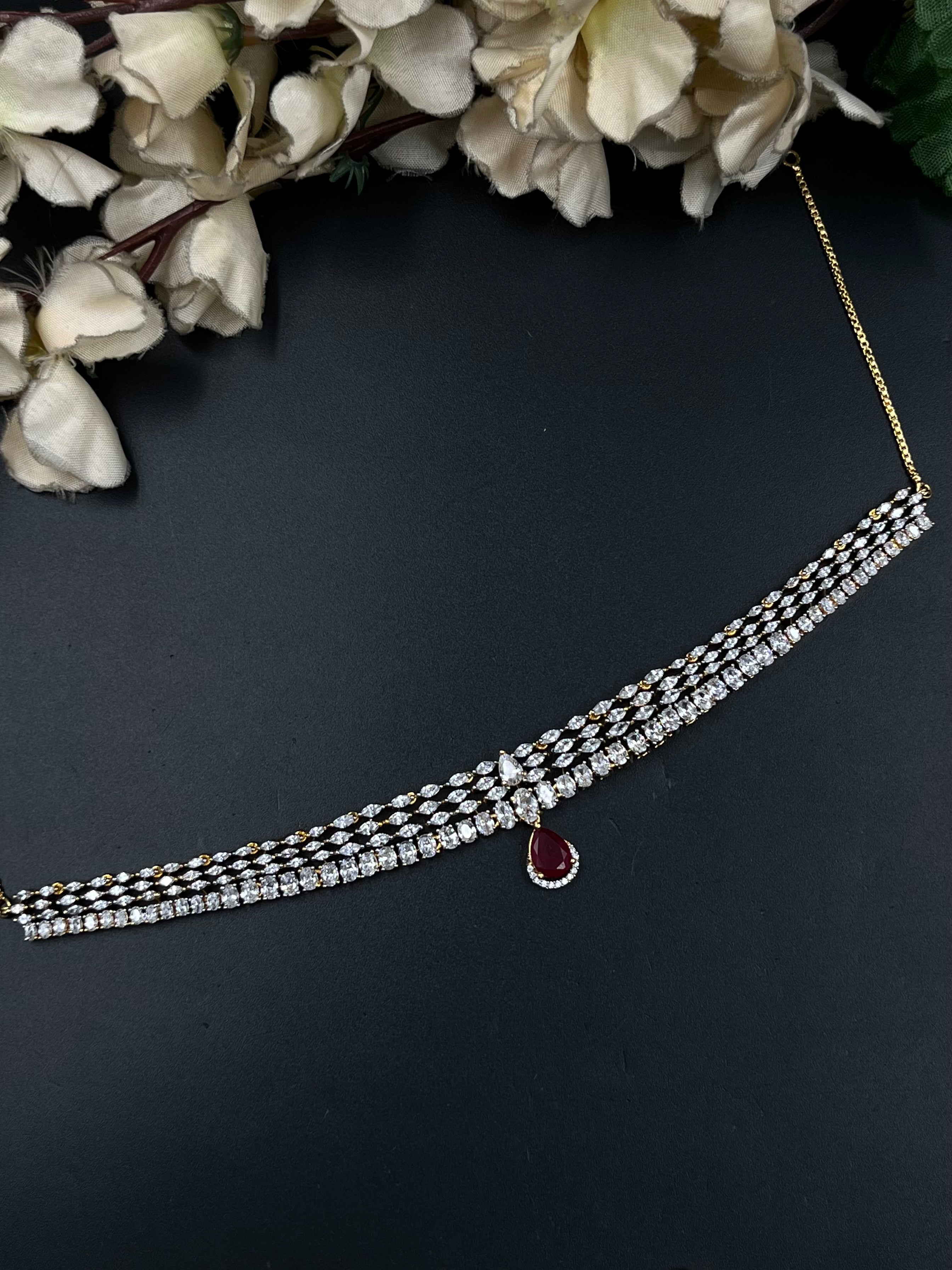 HIANS NECKLACE