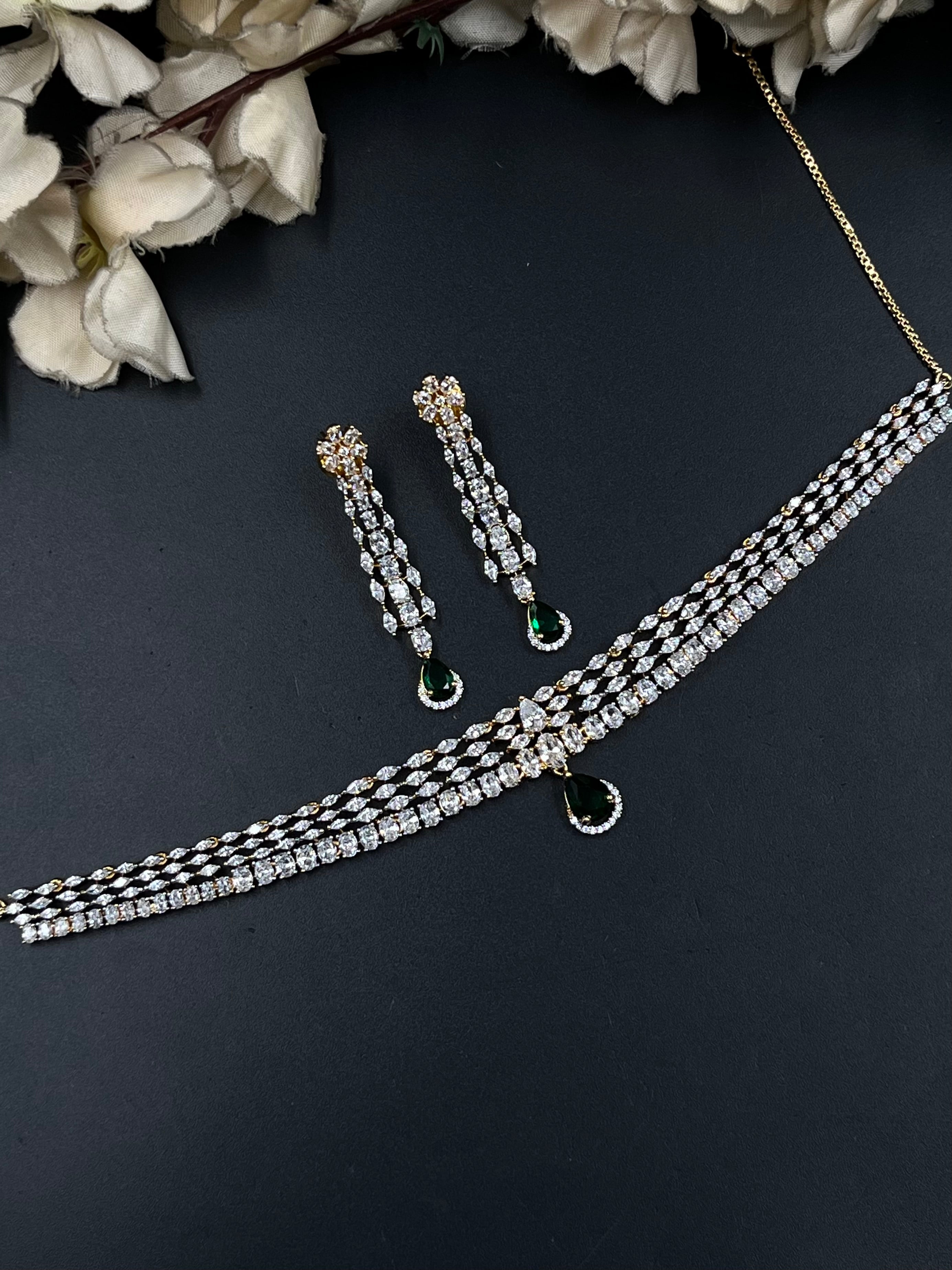 HIANS NECKLACE