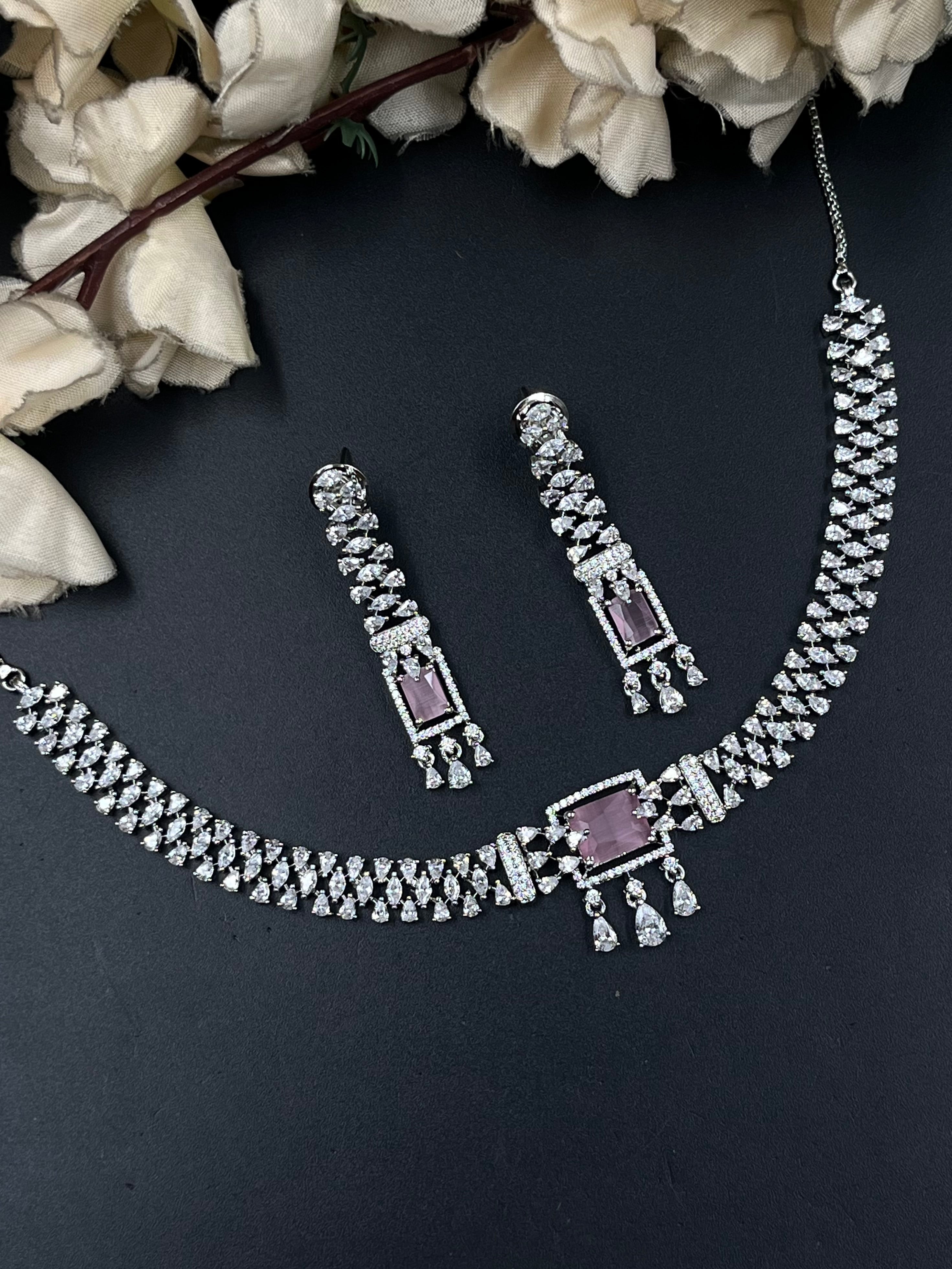 NIYO NECKLACE