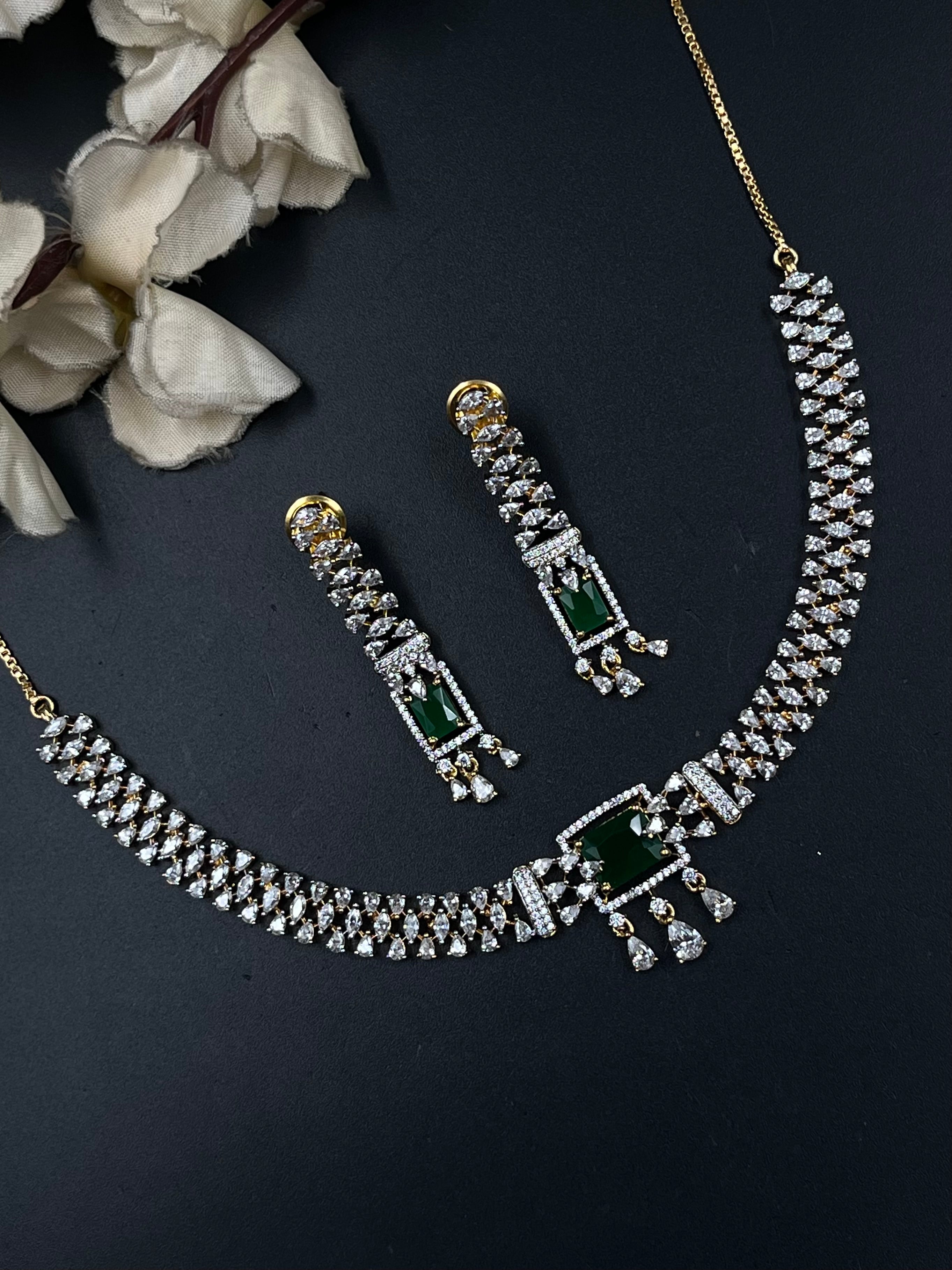 NIYO NECKLACE