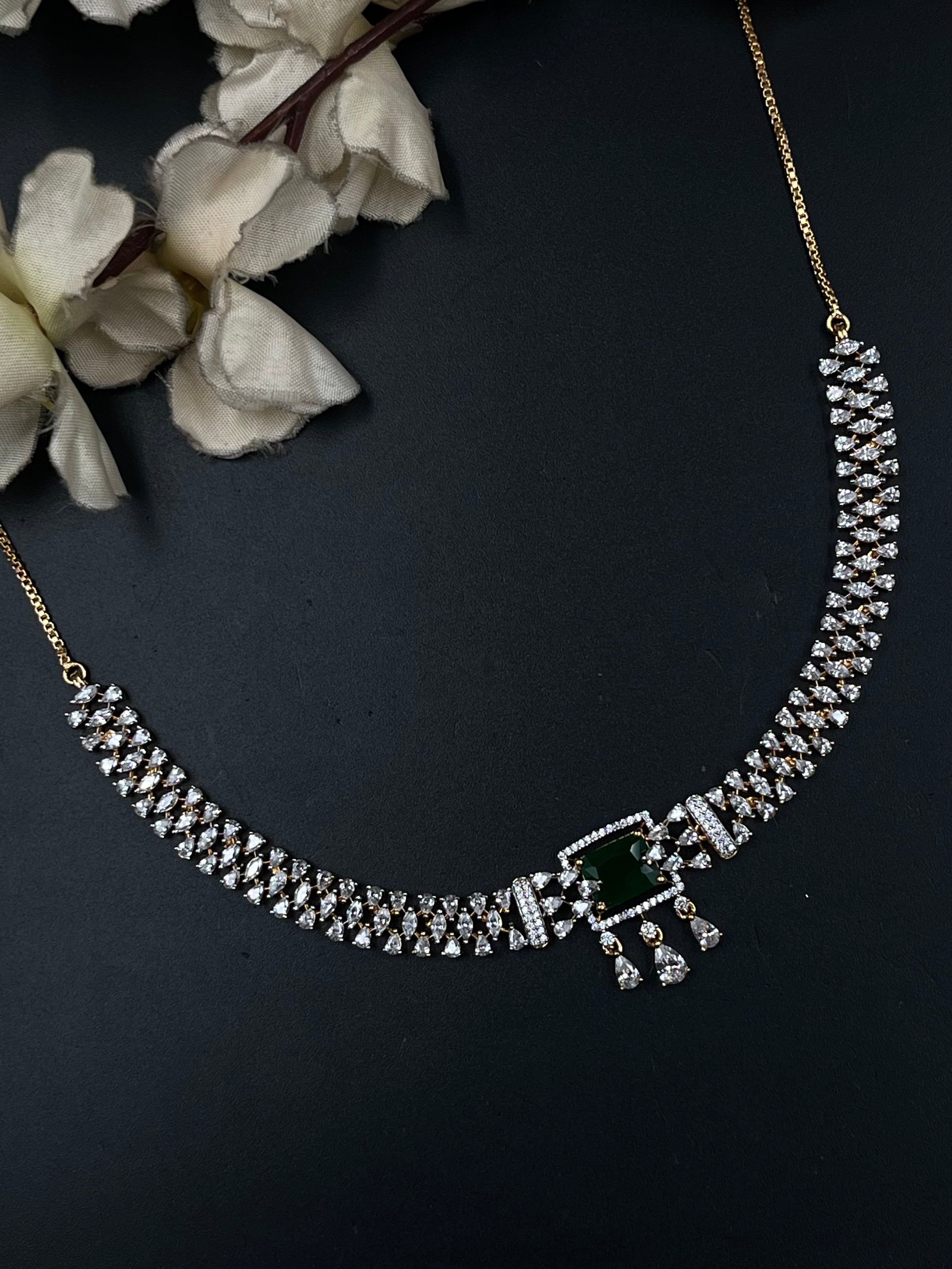 NIYO NECKLACE