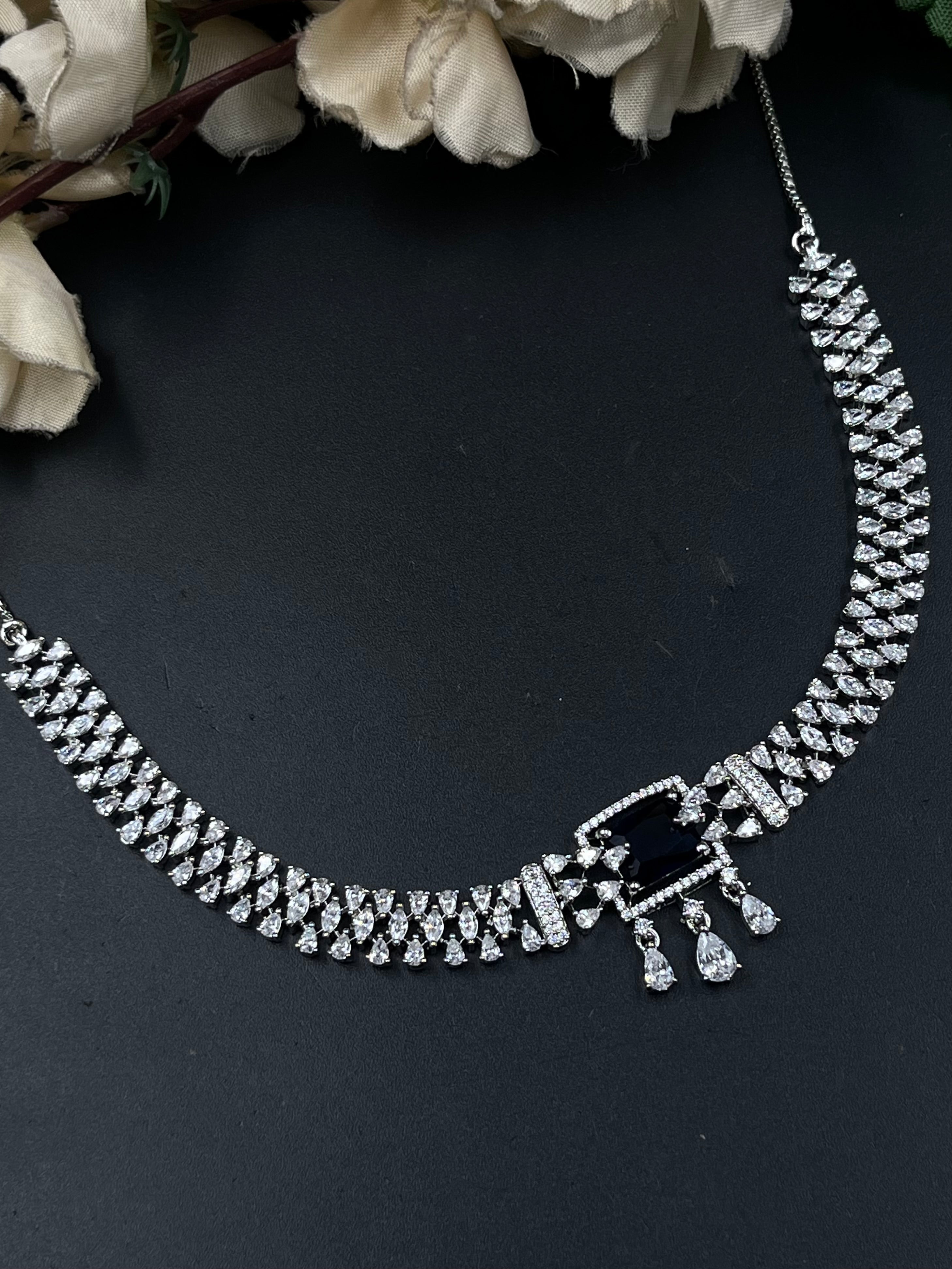 NIYO NECKLACE