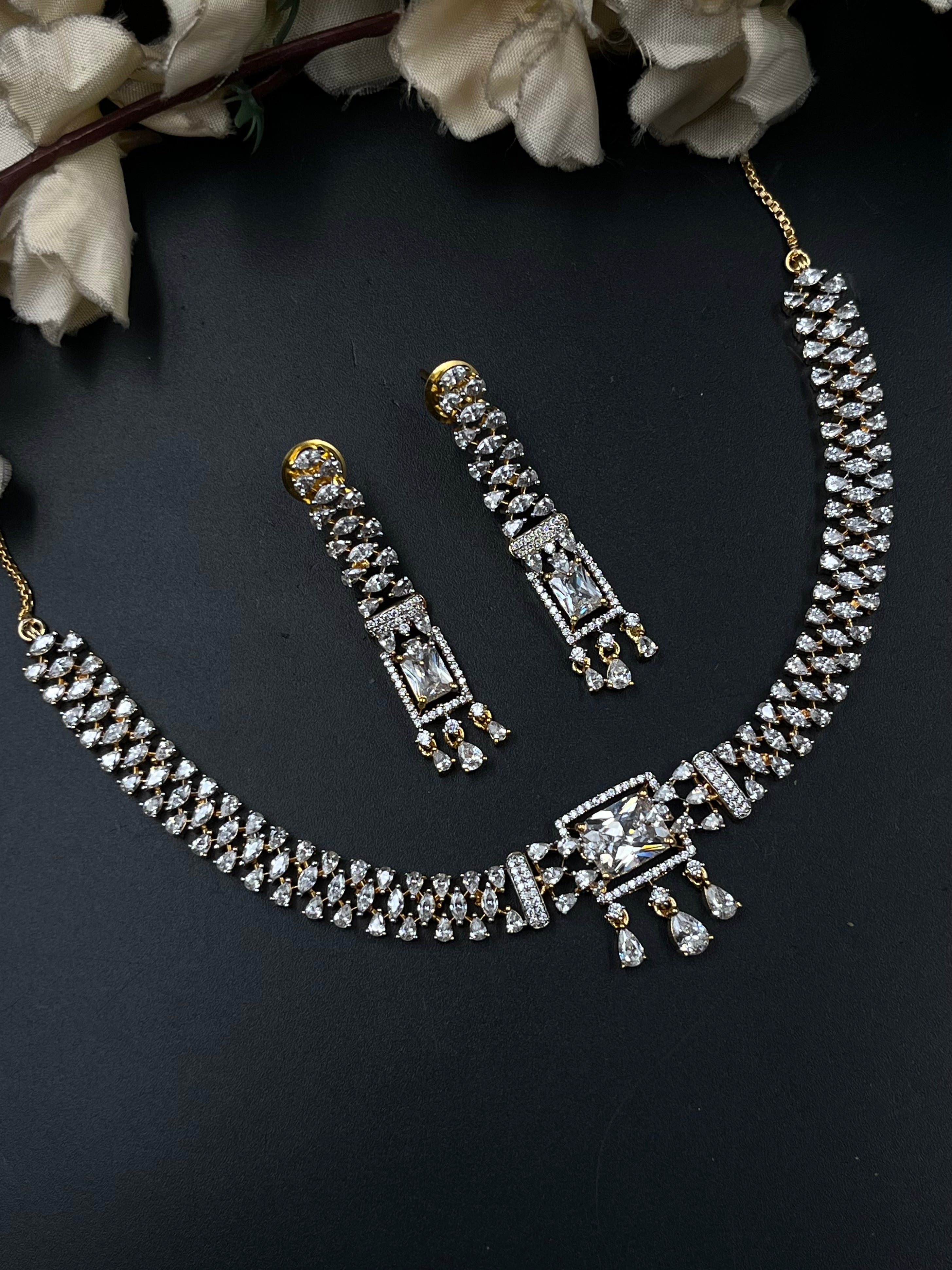 NIYO NECKLACE