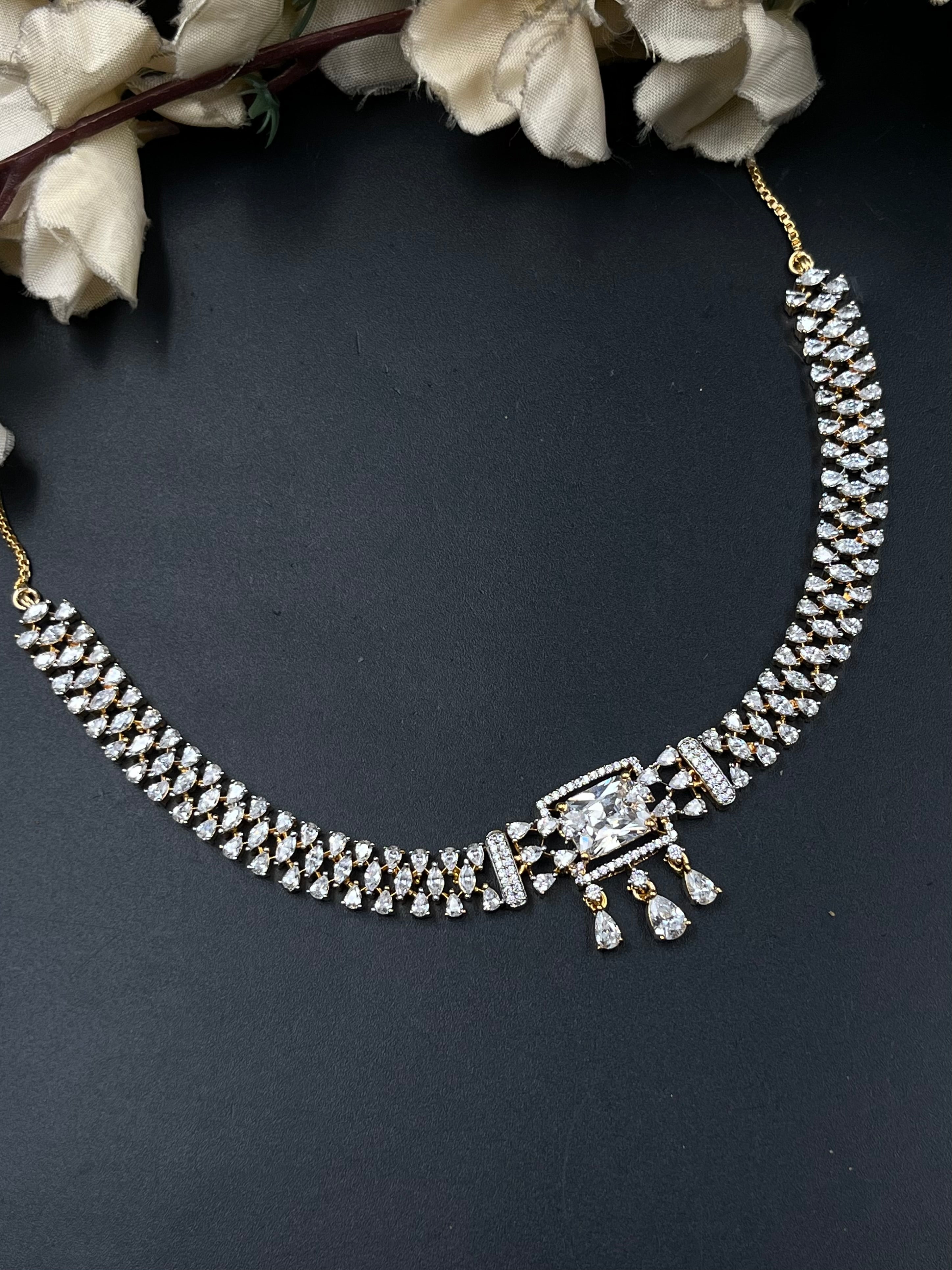 NIYO NECKLACE