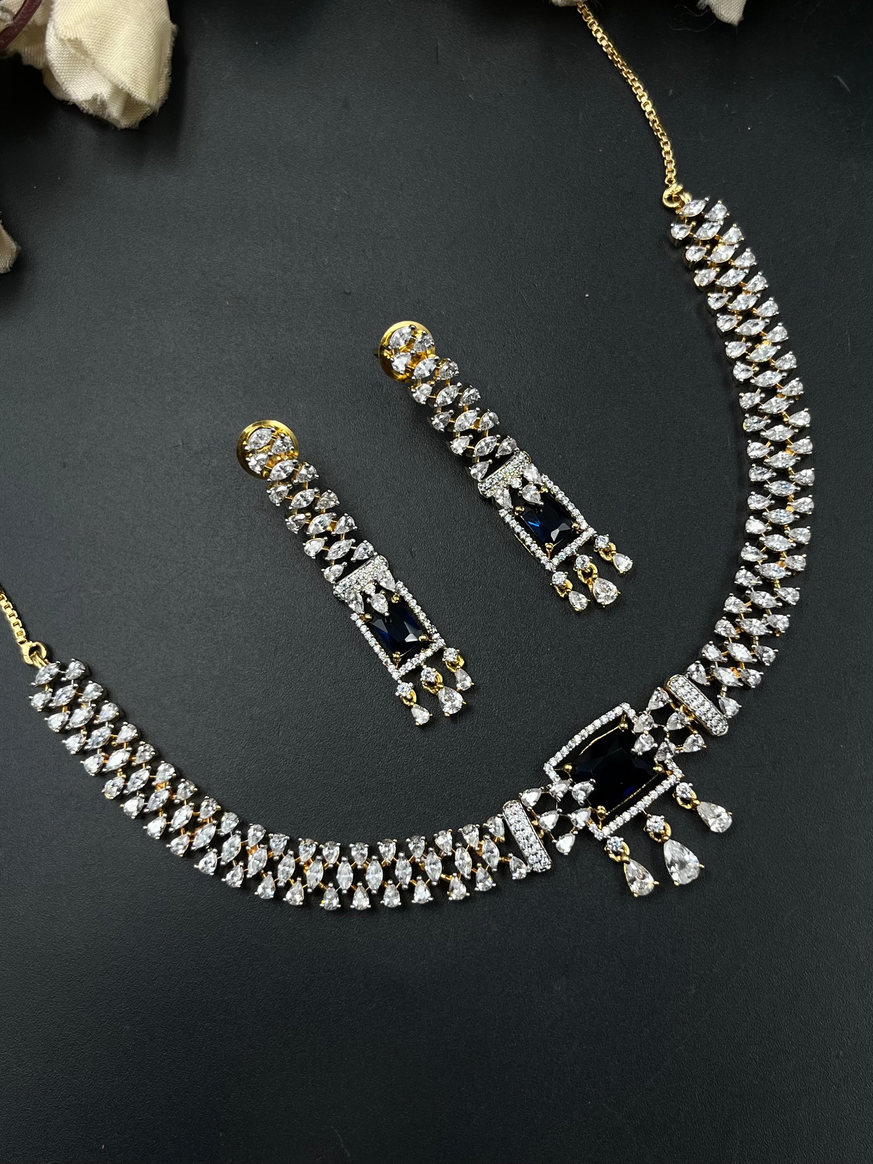 NIYO NECKLACE
