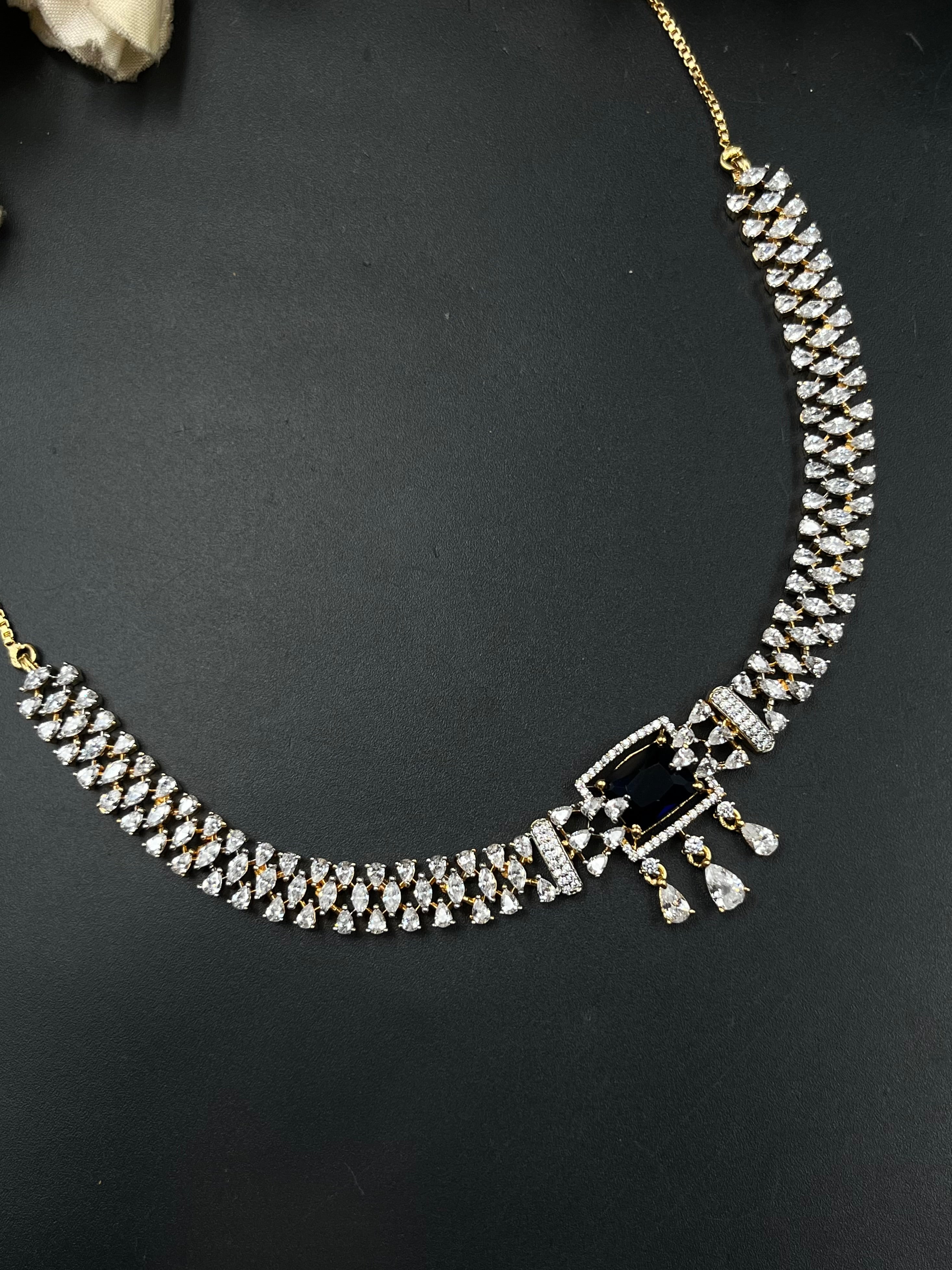 NIYO NECKLACE