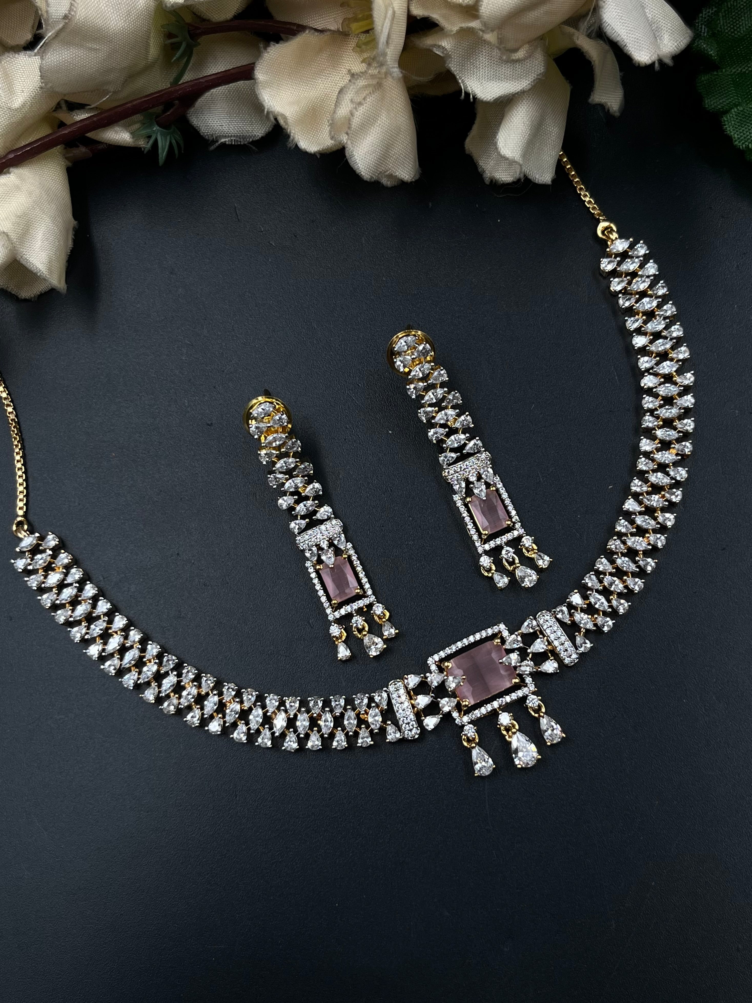 NIYO NECKLACE