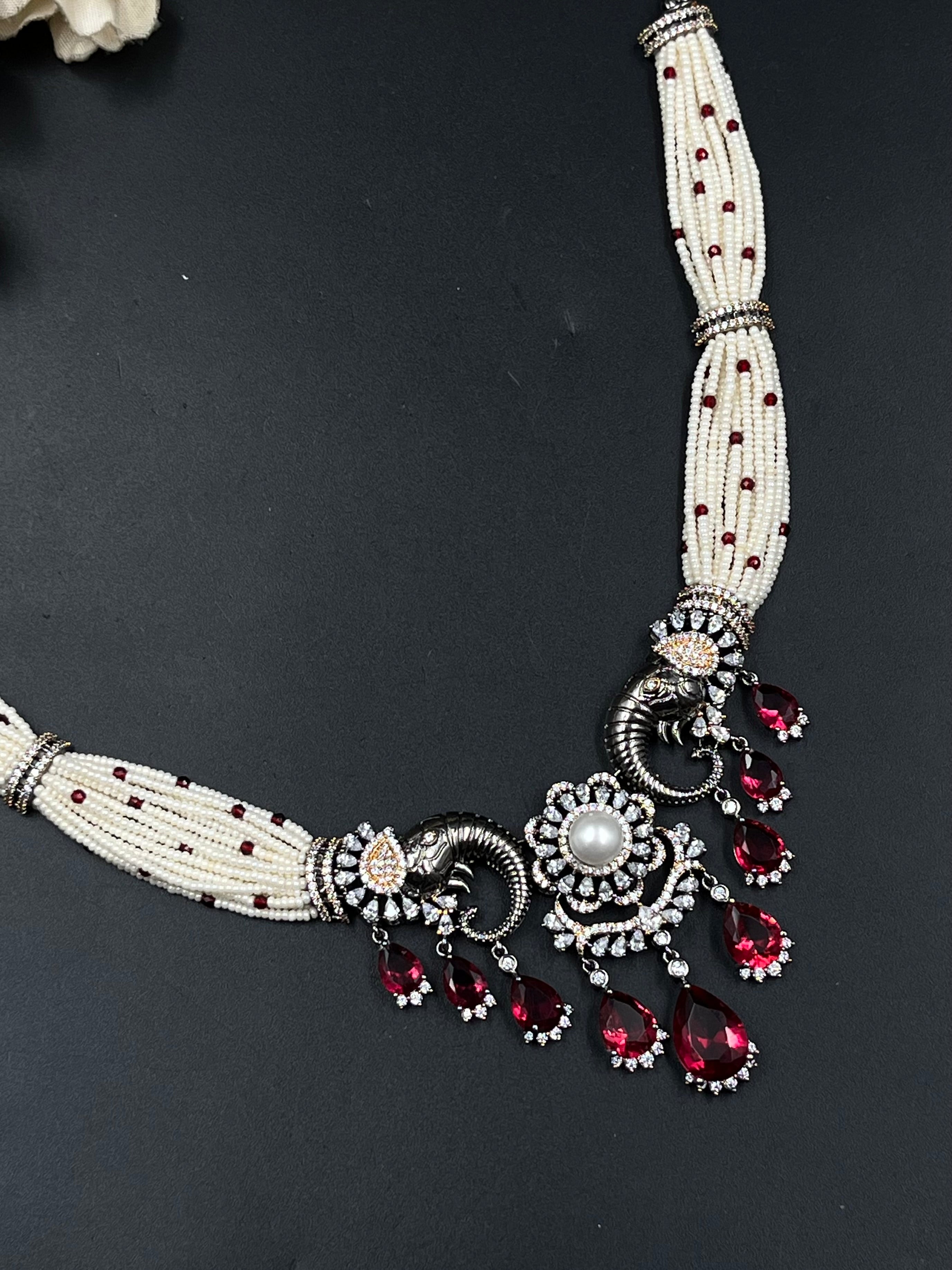 LIYAS NECKLACE