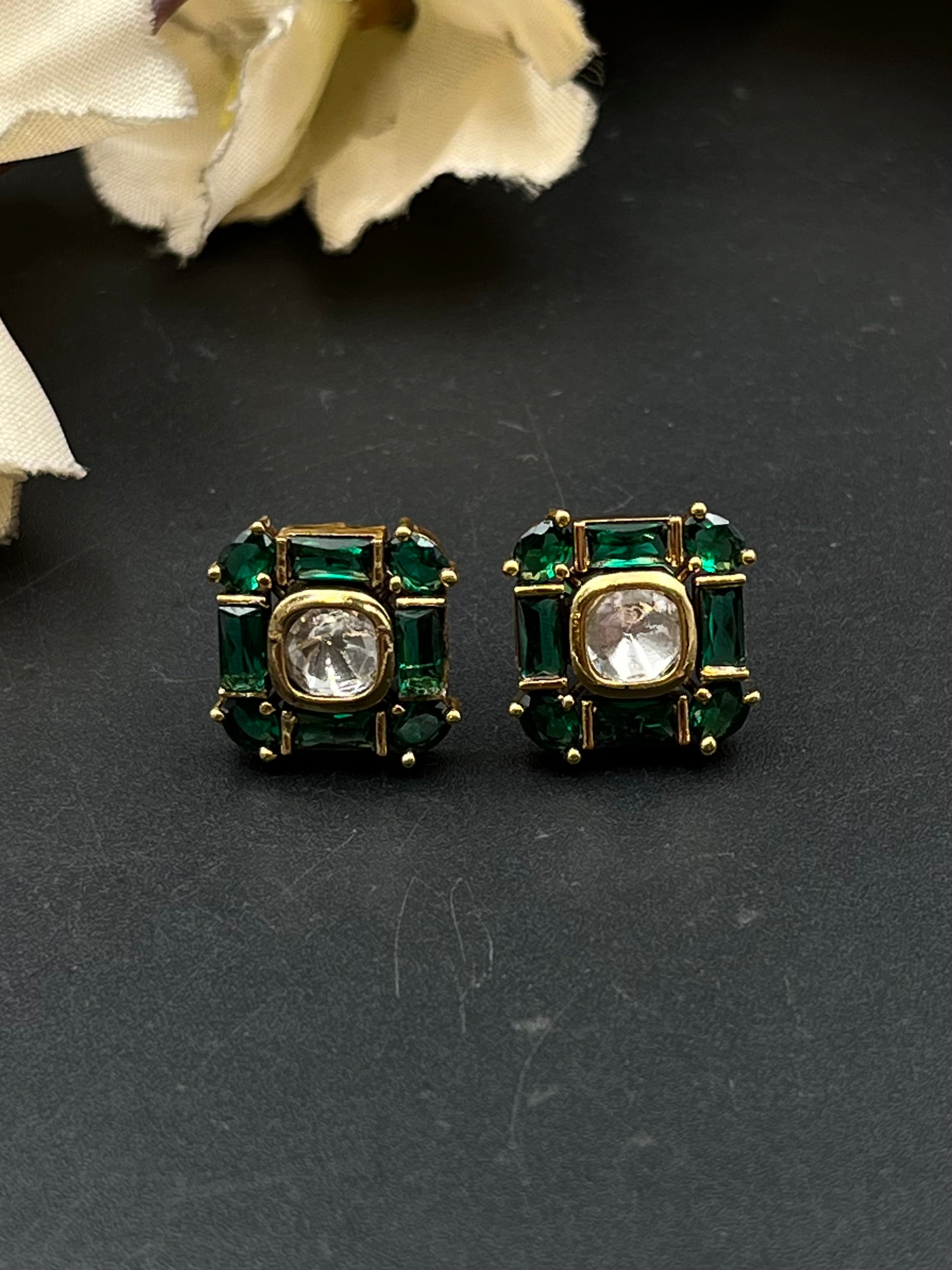 RIYA EARRING
