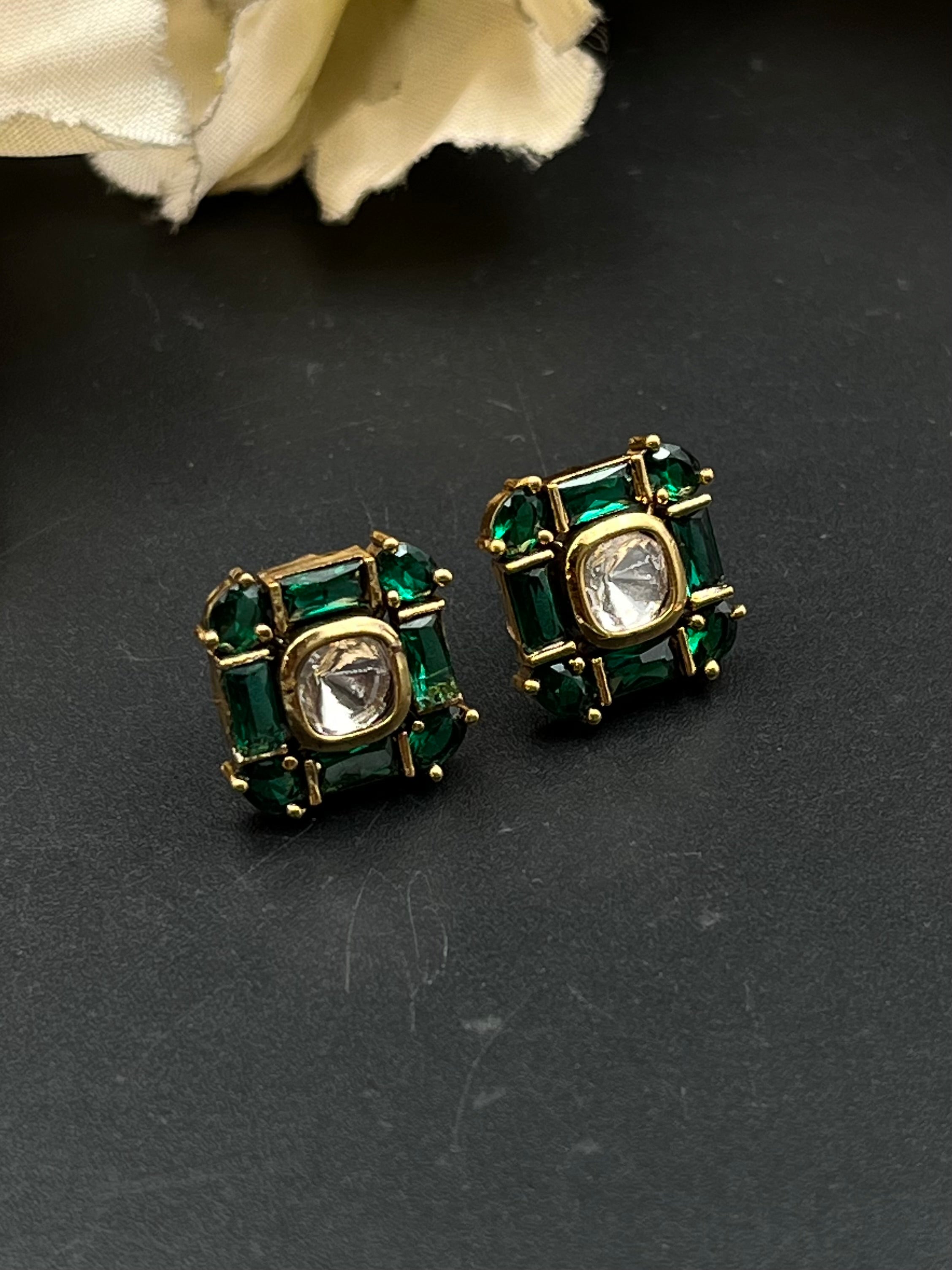 RIYA EARRING