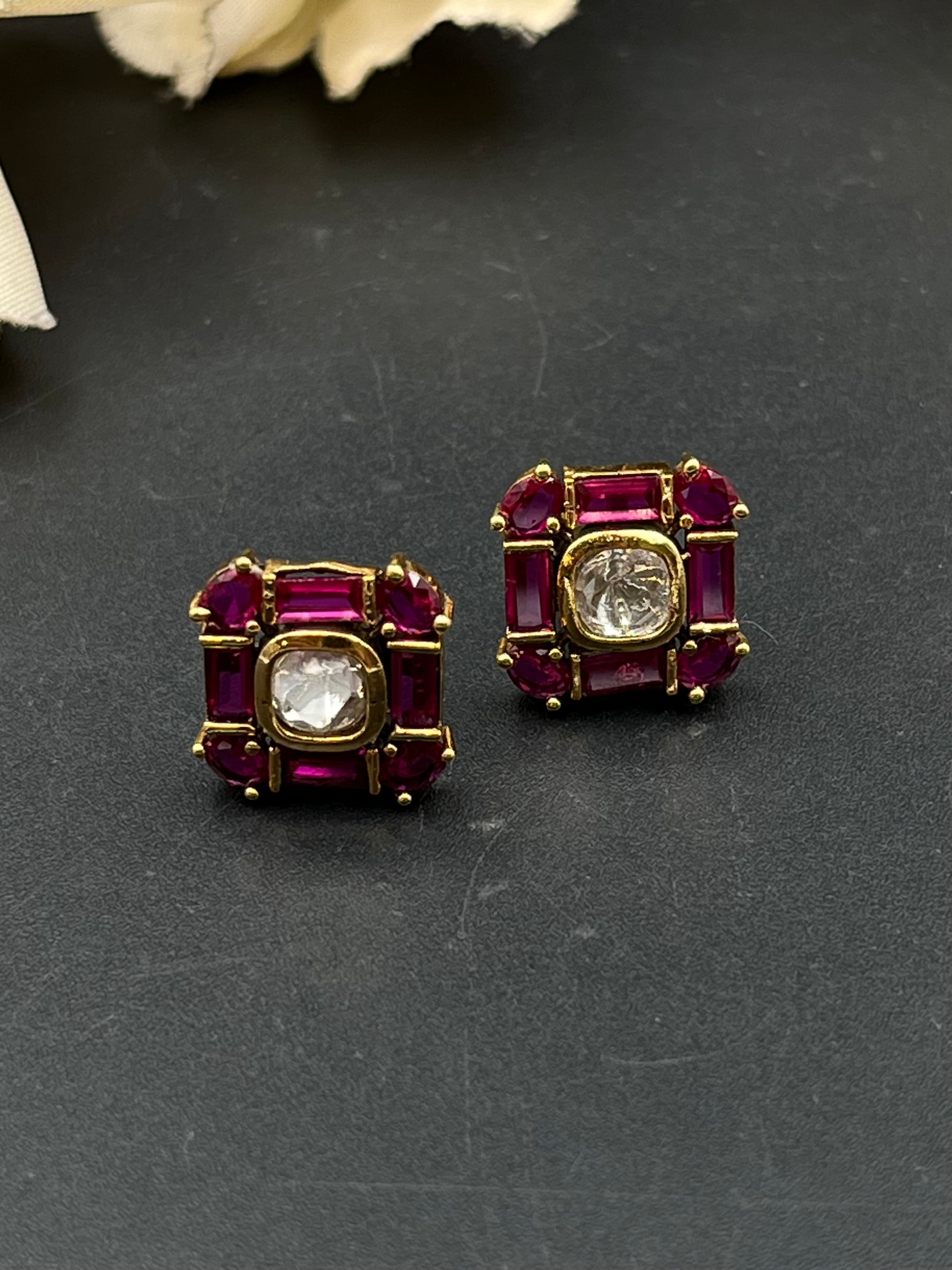 RIYA EARRING